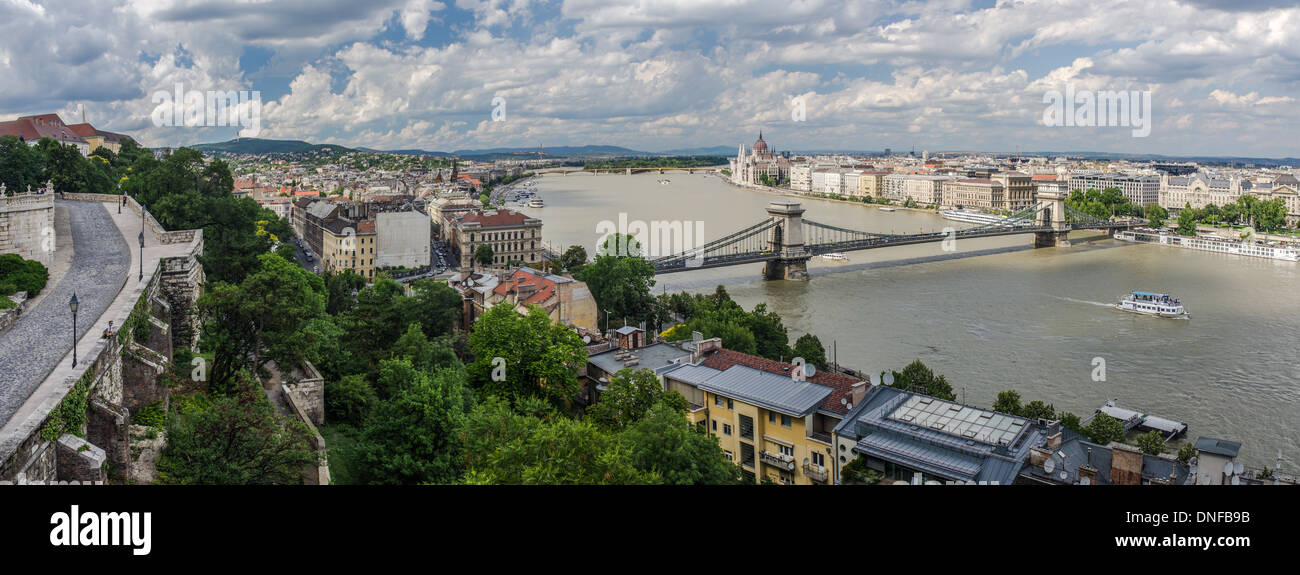 Una vista del fiume Danubio e budapest da colline nelle vicinanze Foto Stock