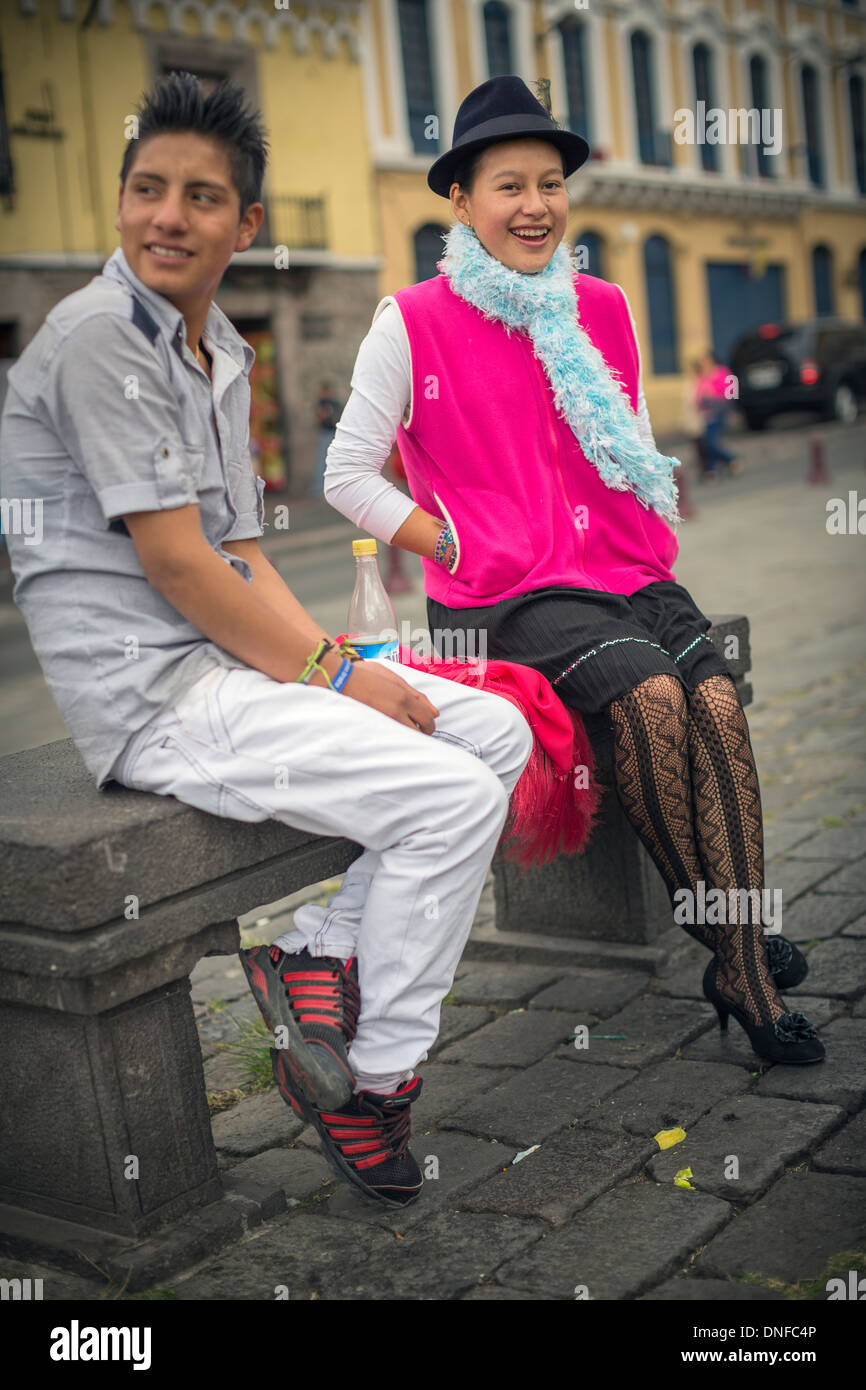 I giovani nella Plaza Grande - Quito, Ecuador Foto Stock