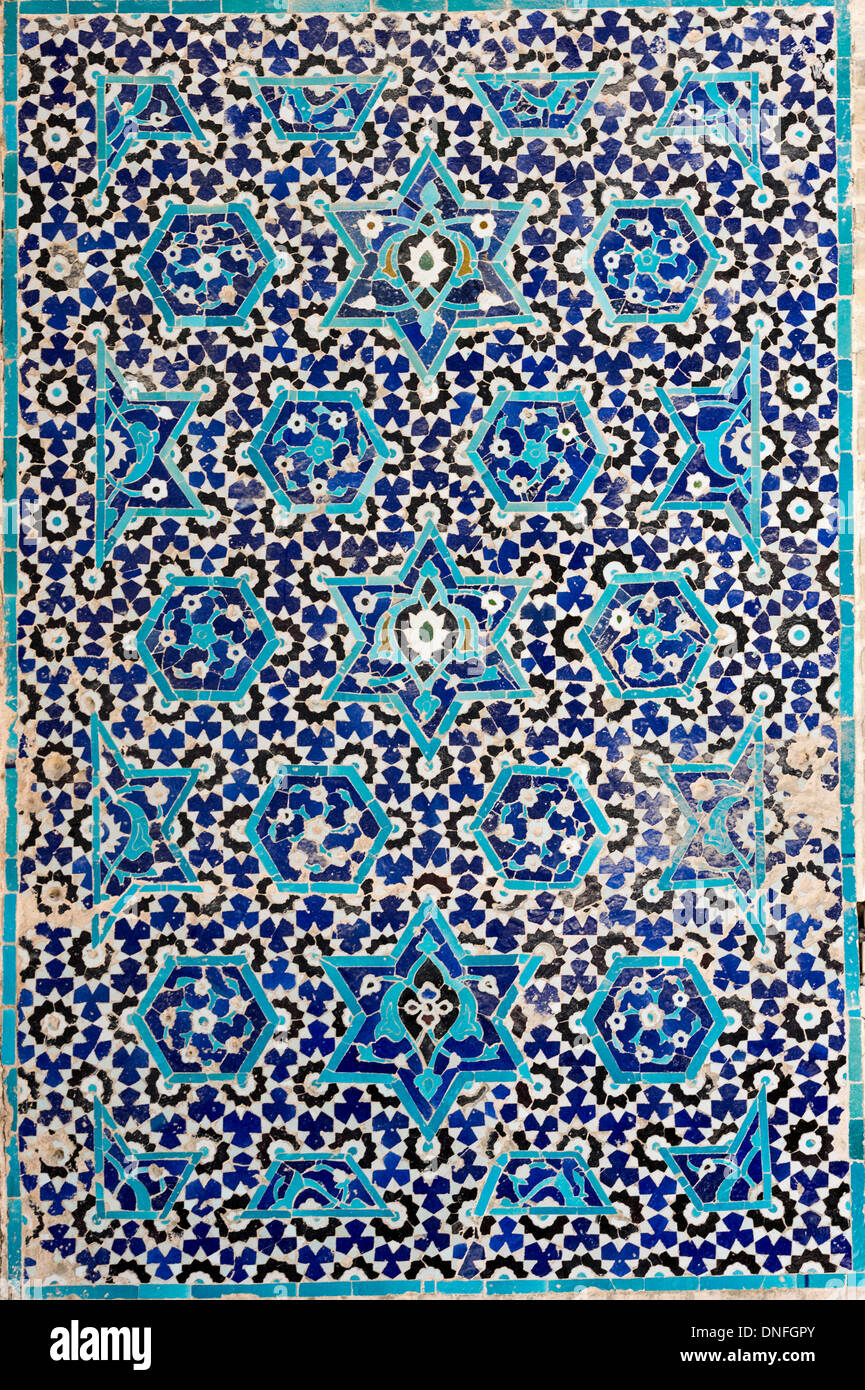 Dettaglio di piastrelle, Darb-e Kushk portale, Isfahan, Iran Foto Stock