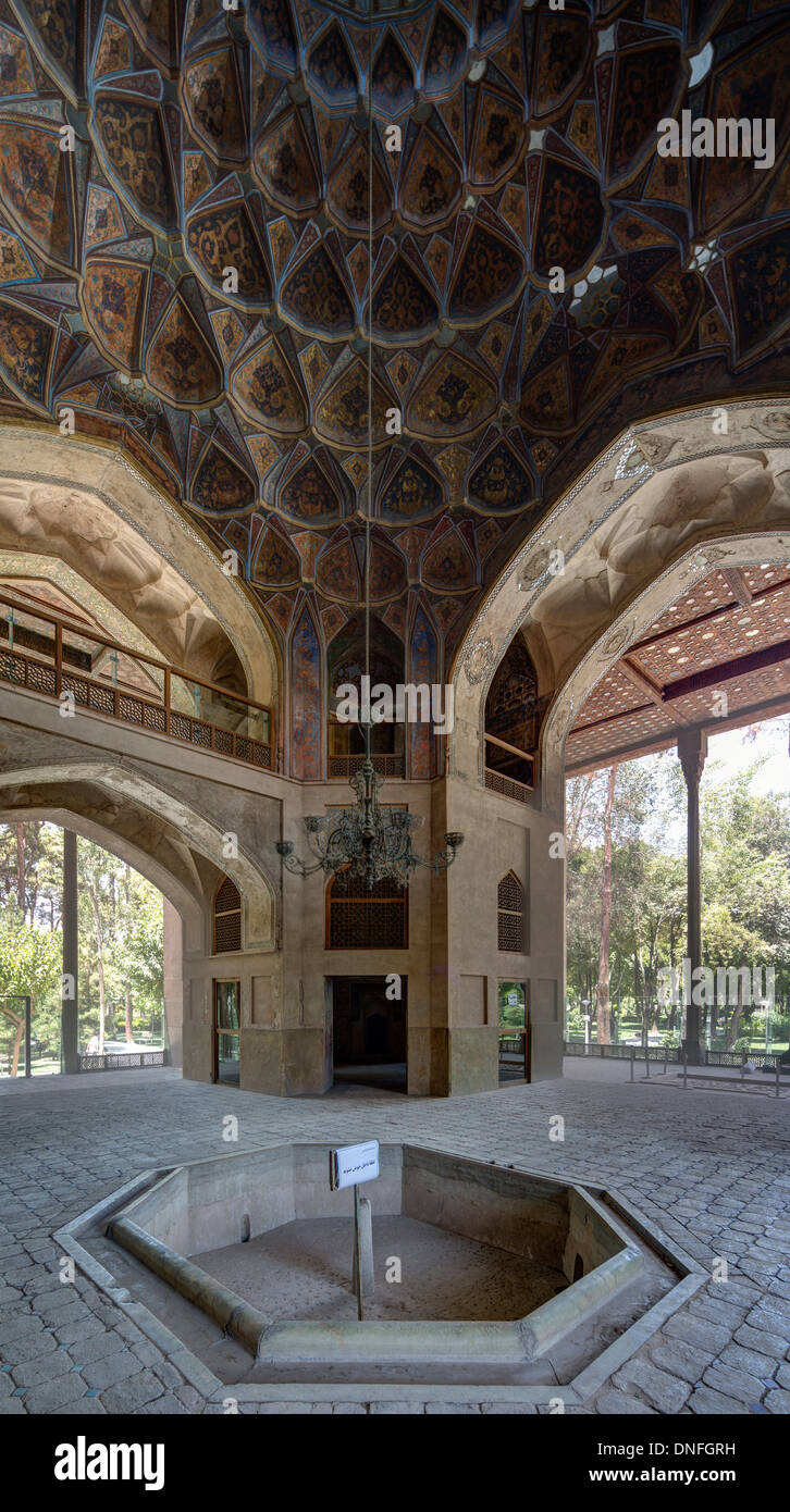 Cupola Centrale, Hasht Behesht Palace, Isfahan, Iran Foto Stock