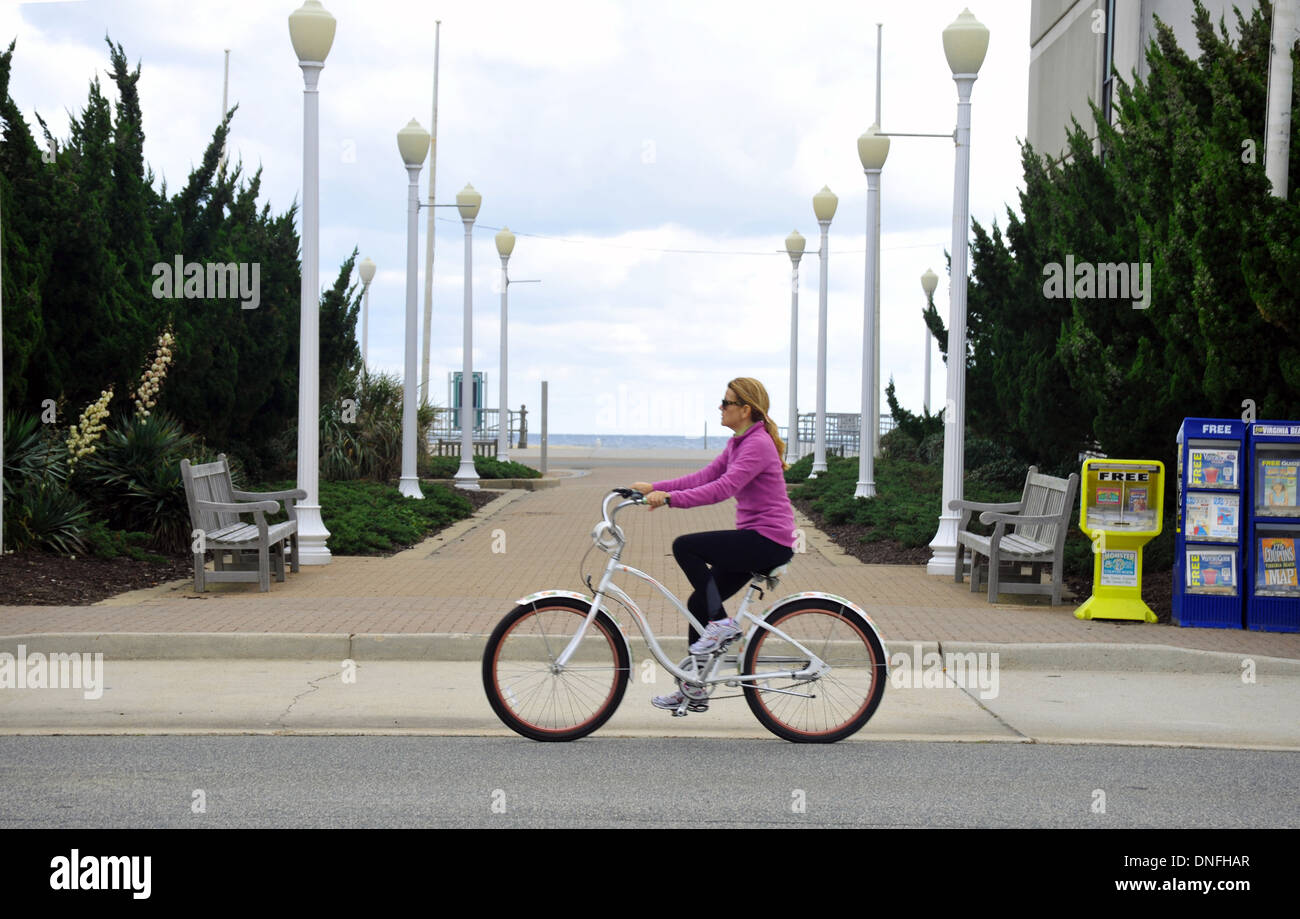 Bike Rider Virginia Beach Virginia, America la prima regione, Oceano Atlantico, Foto Stock
