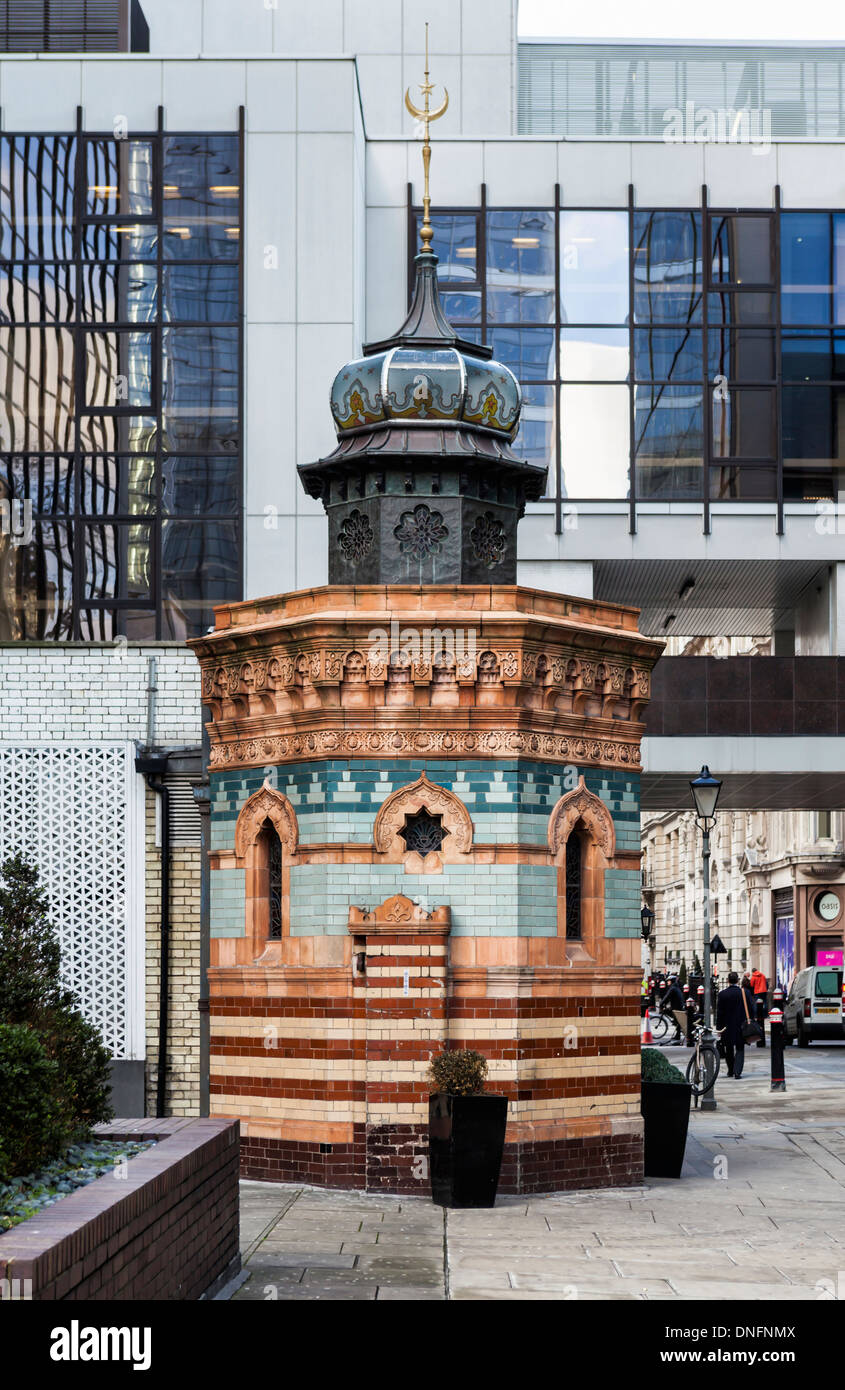 'L'Dollhouse' nightclub di Bishopsgate sagrato - L'edificio era originariamente un turco Vittoriano Bathhouse. Foto Stock
