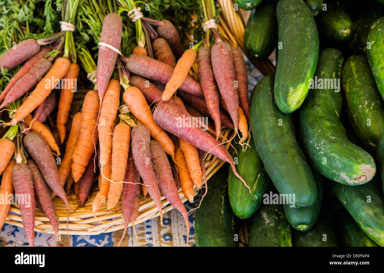 Cetrioli, carote per la vendita, Buena Vista, Colorado, Mercato Agricolo Foto Stock