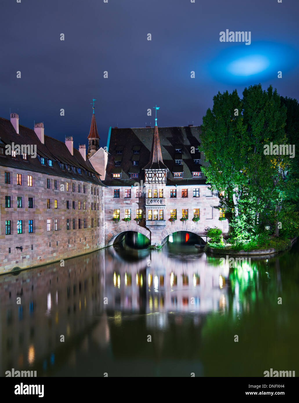 Norimberga, Germania presso lo storico ospedale di Santo Spirito sul fiume Pegnitz. Foto Stock