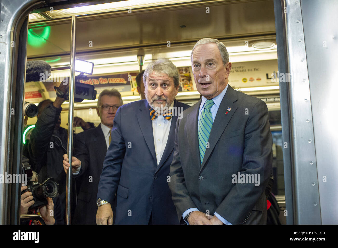 Il sindaco di New York Michael Bloomberg, destra, Presidente della MTA costruzione del capitale Corporation, Mike Horodniceanu, sinistra Foto Stock