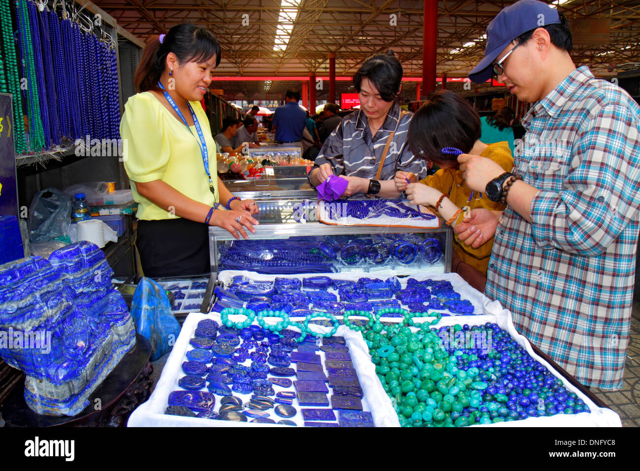 Pechino Cina, cinese, Chaoyang District, Panjiayuan Weekend sterrato mercato delle pulci, shopping shopper shopping negozi di acquisto vendere, negozi di negozi di negozi Foto Stock