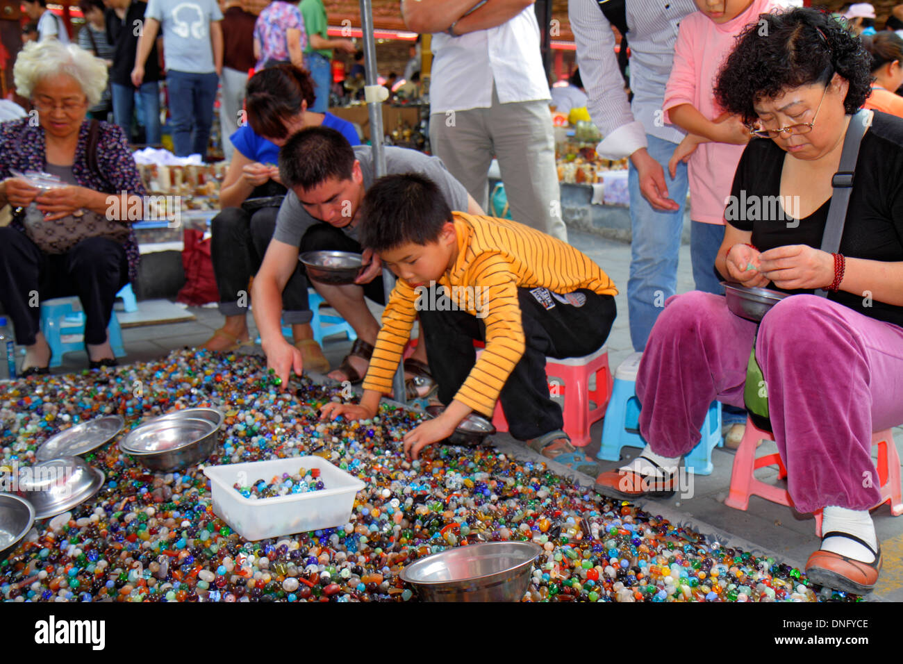 Pechino Cina, cinese, Chaoyang District, Panjiayuan Weekend sterrato mercato delle pulci, shopping shopping shopping negozi di acquisto vendere, negozi business negozio Foto Stock