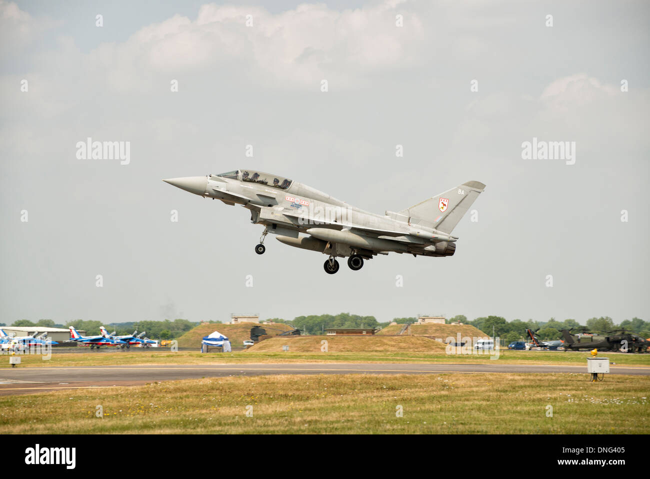British Royal Air Force Eurofighter EF2000 Typhoon multi role fighter jet arriva a RAF Fairford a prendere parte al 2013 RIAT Foto Stock