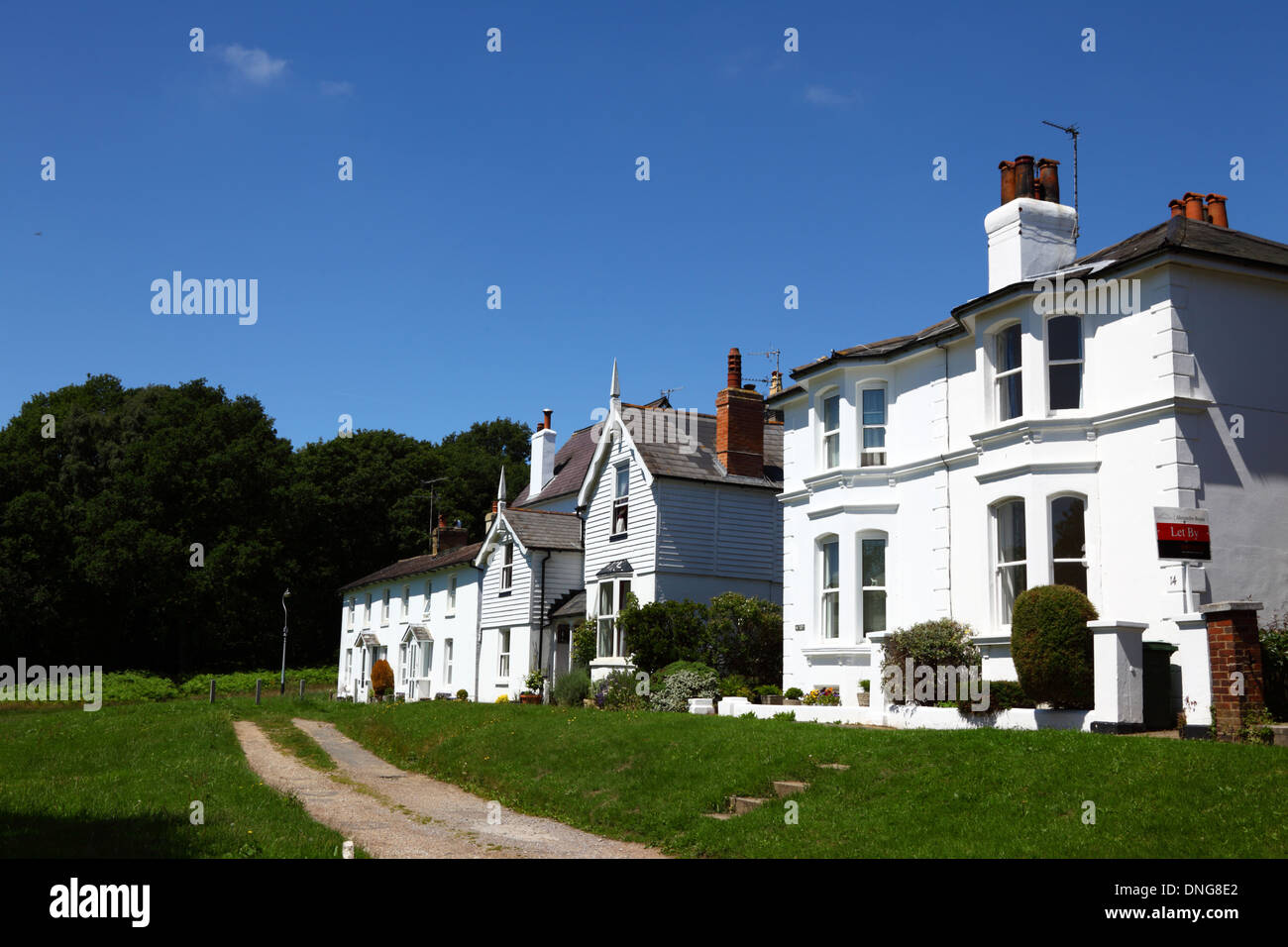 Pittoresco dipinte di bianco cottage sui Southborough comune, vicino a Tunbridge Wells , Kent , Inghilterra Foto Stock