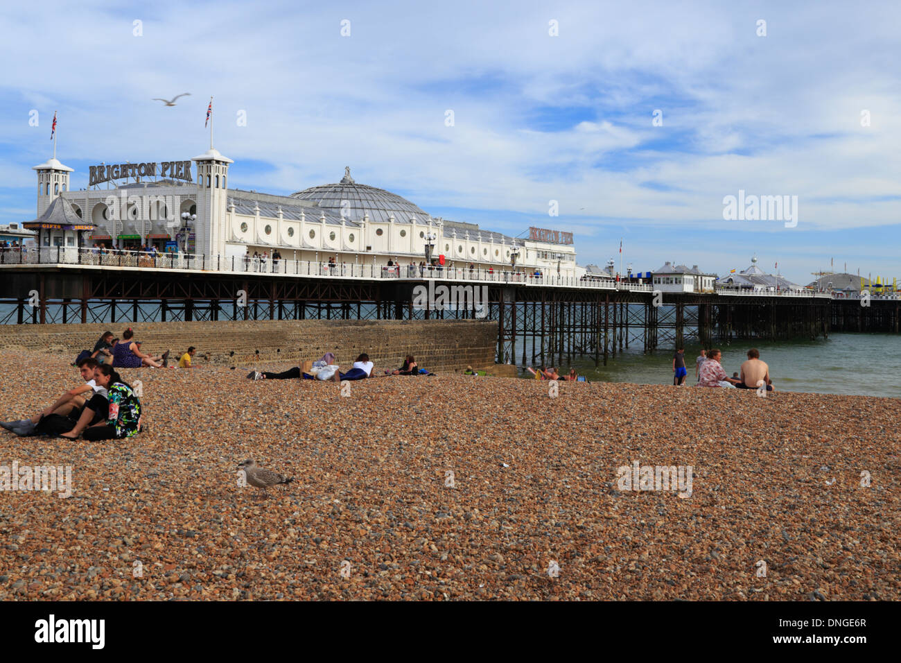 Il Brighton Pier & beach in East Sussex, Regno Unito Foto Stock