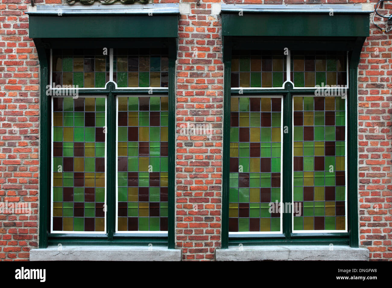 Architettura fiamminga, le case e gli edifici attorno a Bruges città, Fiandre Occidentali, Regione fiamminga del Belgio. Foto Stock