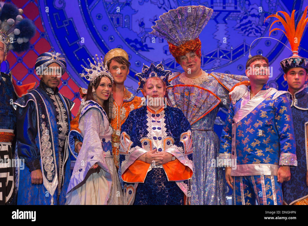 Photocall per l'Aladdin Panto con protagonista Jo marca e Matthew Kelly presso il Nuovo Teatro di Wimbledon, Wimbledon, Londra Foto Stock