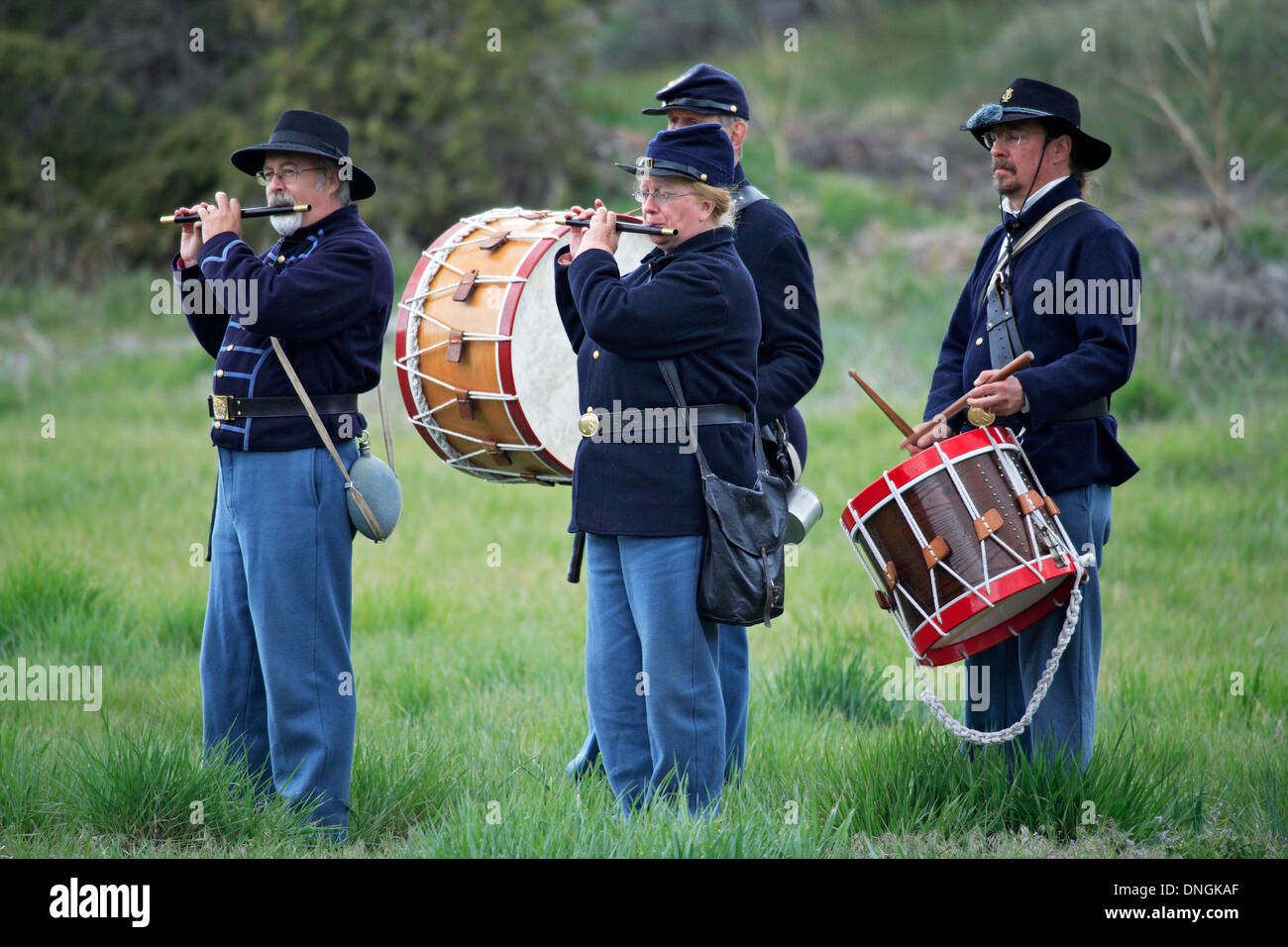 Fife e drum corps riproduzione durante la battaglia, la guerra civile, la rievocazione Rancho de Las Golondrinas museo vivente di storia, Santa Fe, NM Foto Stock
