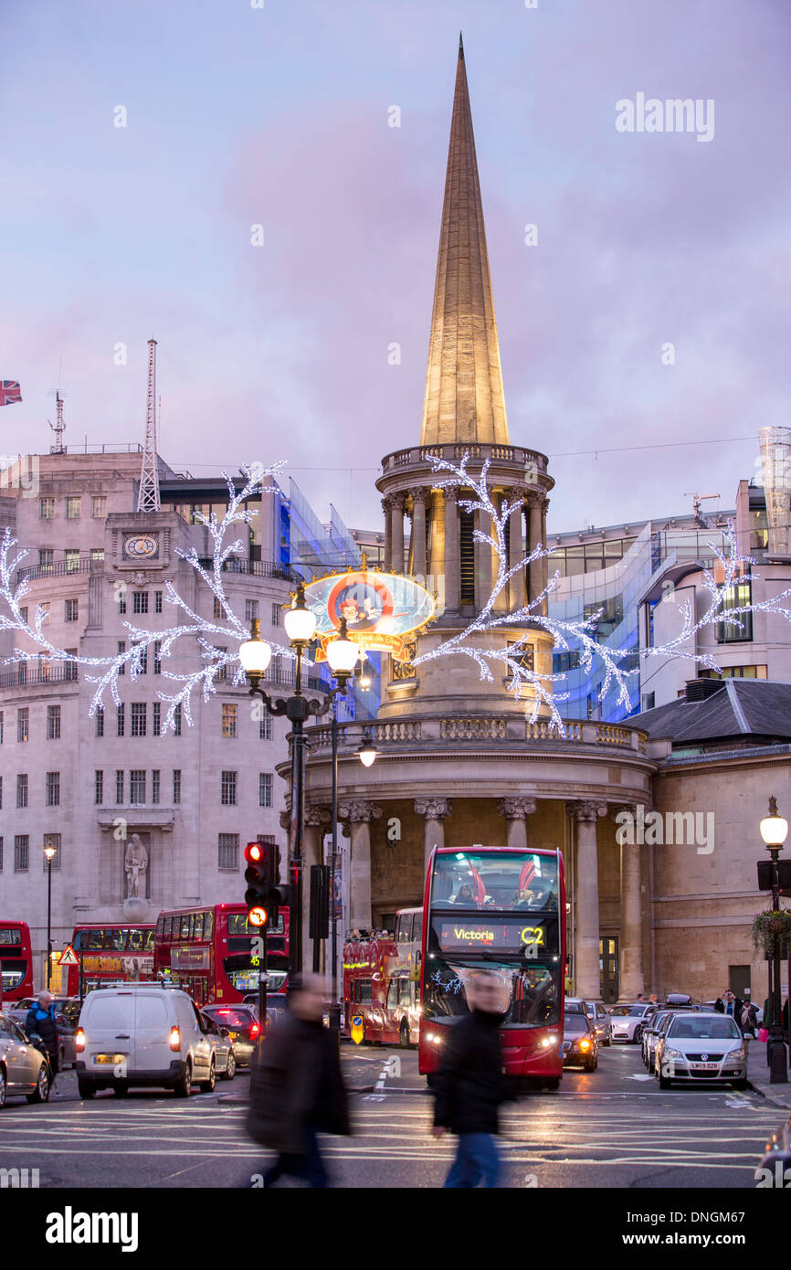 Regent Street durante la stagione di Natale, London, Regno Unito Foto Stock