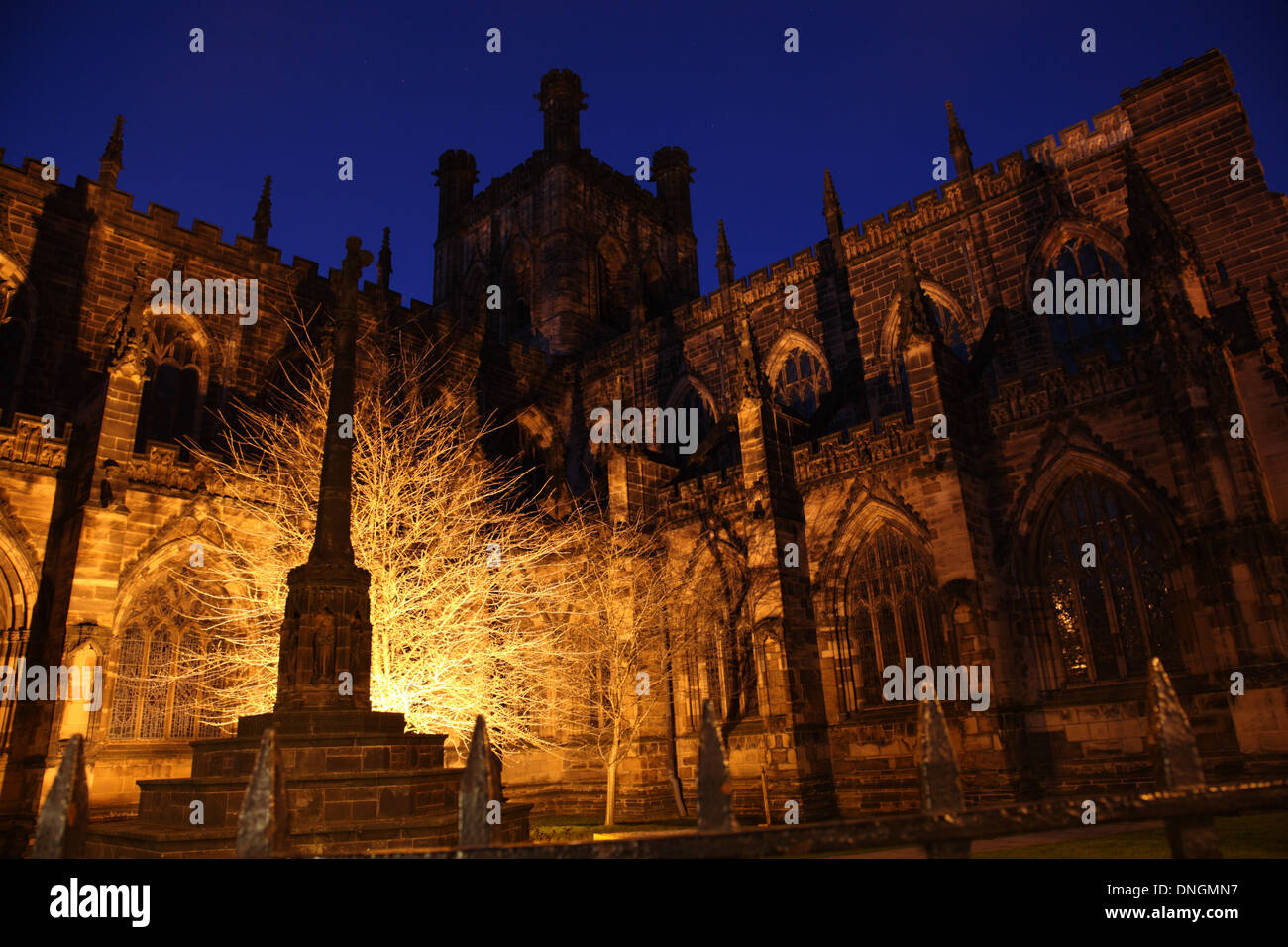 Chester Cathedral di notte, Chester, Cheshire West e Chester, Cheshire Foto Stock