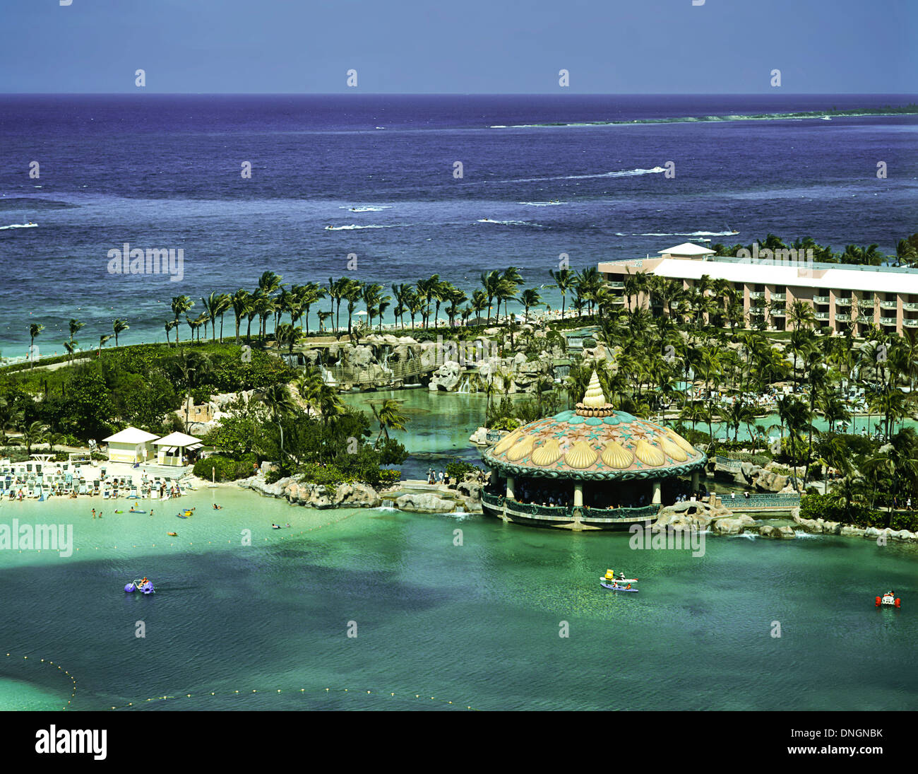 Vista aerea della spiaggia di Atlantis, Paradise Island, Bahamas Foto Stock