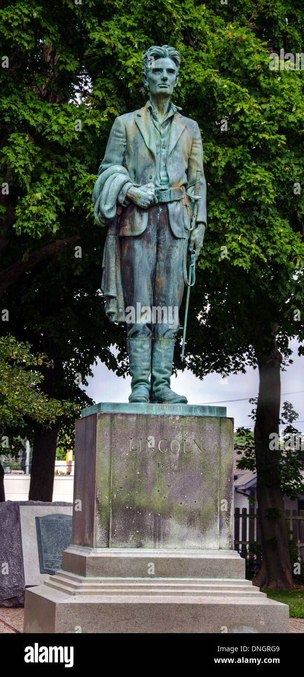 Statua di Abraham Lincoln in Black Hawk uniforme di guerra in Dixon, Illinois, una città lungo la Lincoln Highway. Foto Stock