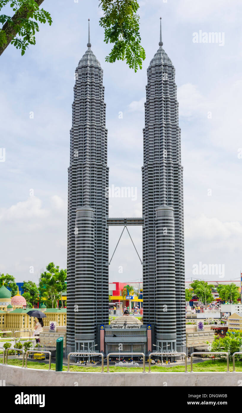 Lego Petronas Twin Towers a Legoland Malaysia, Johor, Malesia Foto Stock