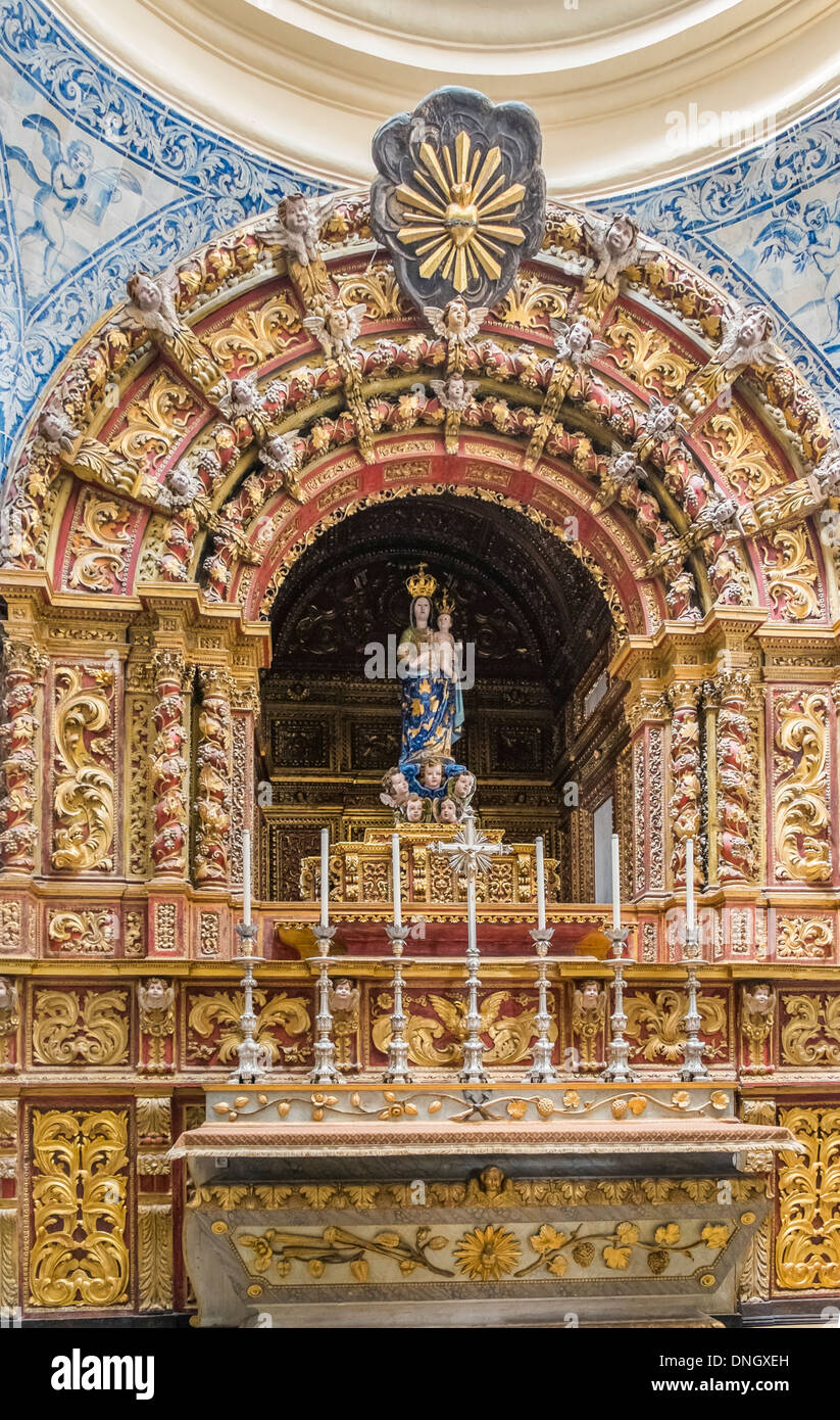 Altare laterale nella cattedrale di faro anche chiamato  Igreja de santa maria , Faro, Algarve, PORTOGALLO Foto Stock
