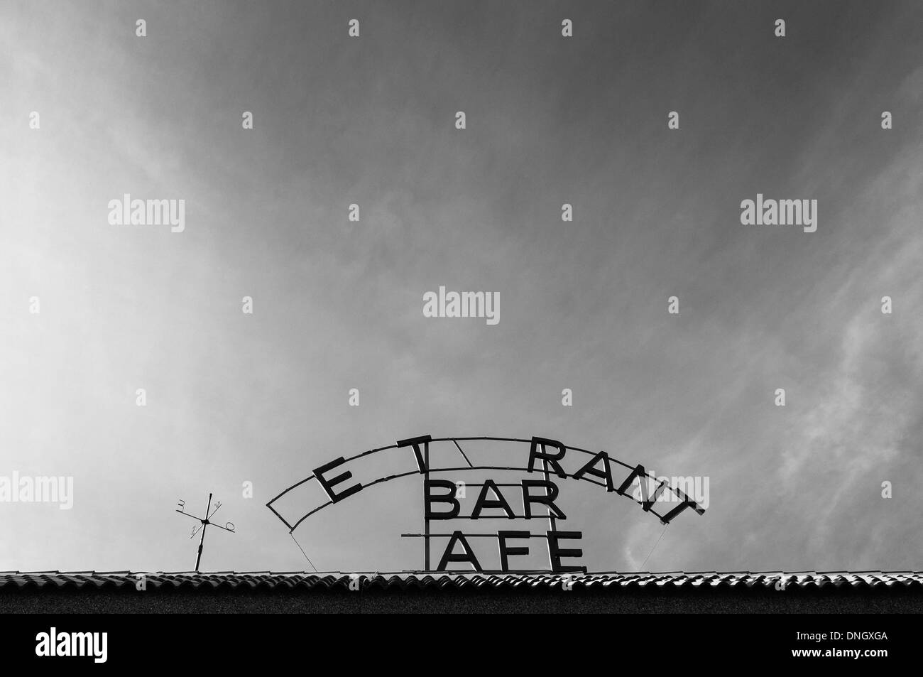 Restaurant sign con lettere mancanti, Las Estrellas, Tenerife, Isole Canarie, Spagna Foto Stock