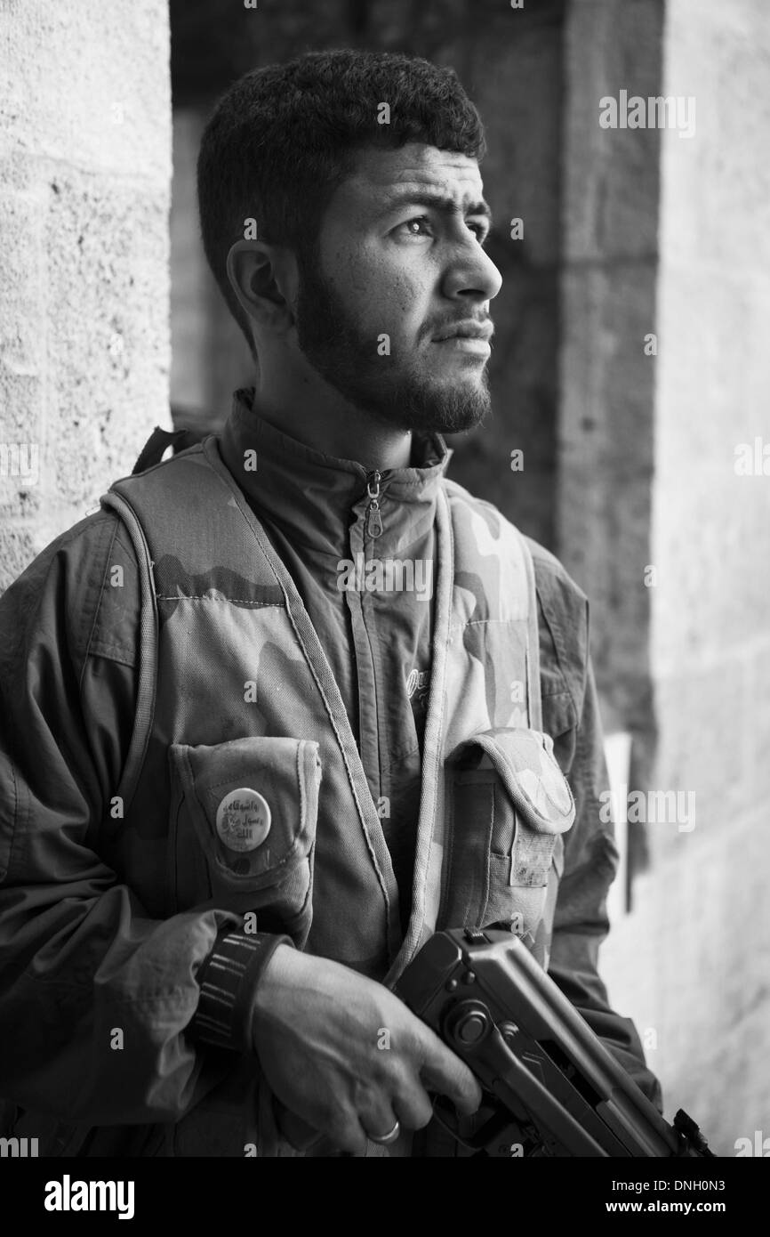 Aleppo, Siria, . 3 Aprile, 2013. Membro della FSA (libero esercito siriano) di Aleppo, Siria, il 3 Aprile 2013.Foto: Martin FÃƒÂ¶rster/NurPhoto © Martin FÃƒÂ¶Rster/NurPhoto/ZUMAPRESS.com/Alamy Live News Foto Stock