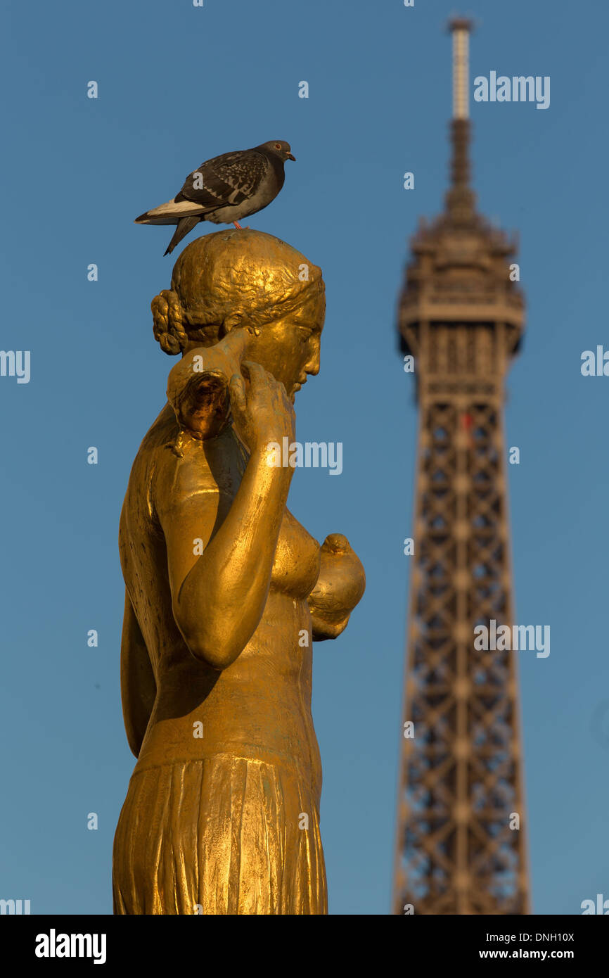 Statua dal Palais de Chaillot, 16esimo arrondissement, Parigi, Francia Foto Stock