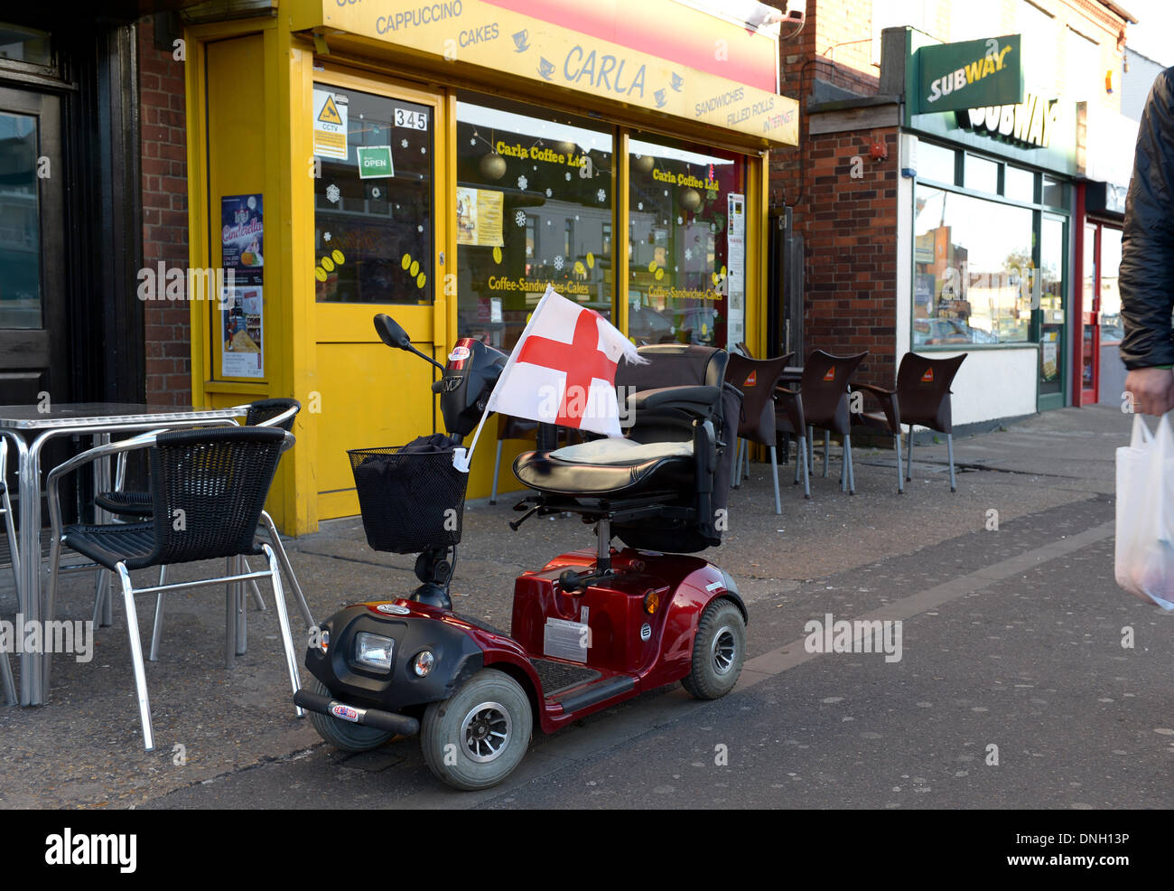 Peterborough, CAMBRIDGESHIRE, Regno Unito . 29 Dic, 2013. Lincoln Road in Peterborough è diventata il centro per le nuove comunità cercando di stabilire una casa in East Midlands. Credito: Lovelylight/Alamy Live News Foto Stock