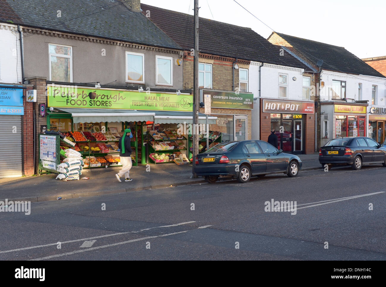 Peterborough, CAMBRIDGESHIRE, Regno Unito . 29 Dic, 2013. Lincoln Road in Peterborough è diventata il centro per le nuove comunità cercando di stabilire una casa in East Midlands. Credito: Lovelylight/Alamy Live News Foto Stock