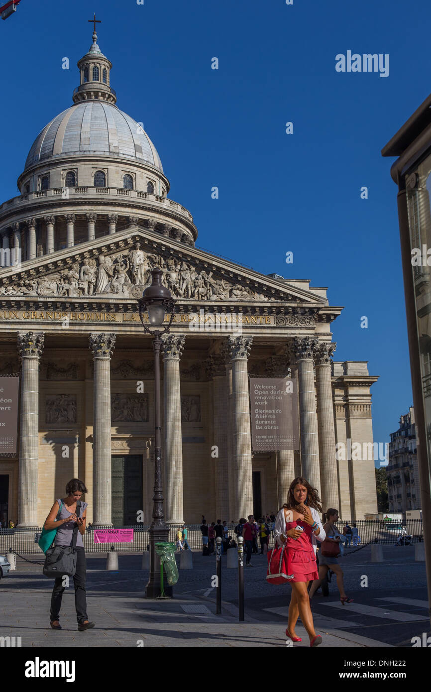 Il Pantheon, situato su Place du Pantheon IN SAINTE-GENEVIEVE MONTAGNA NEL CUORE DEL QUARTIERE LATINO. Esso premia persone illustri che hanno segnato la storia della Francia, 5° Arrondissement, Parigi (75), Francia Foto Stock