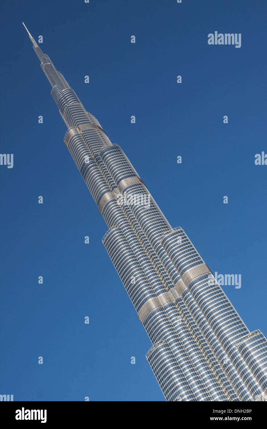 La parte superiore del Burj Khalifa Tower, una volta chiamato il Burj Dubai, il più alto del mondo a 828 metri, il centro cittadino di Dubai, Dubai, Emirati arabi uniti, MEDIO ORIENTE Foto Stock