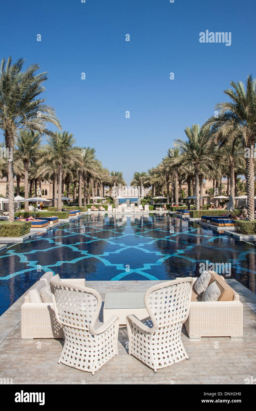 Piscina e Vista generale del lussuoso hotel uno e solo Palm su Palm Jumeirah, Dubai, Emirati arabi uniti, MEDIO ORIENTE Foto Stock