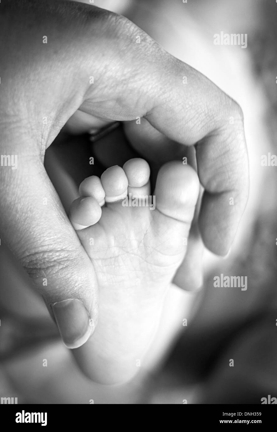 Baby calcio la fotografia in bianco e nero Foto Stock