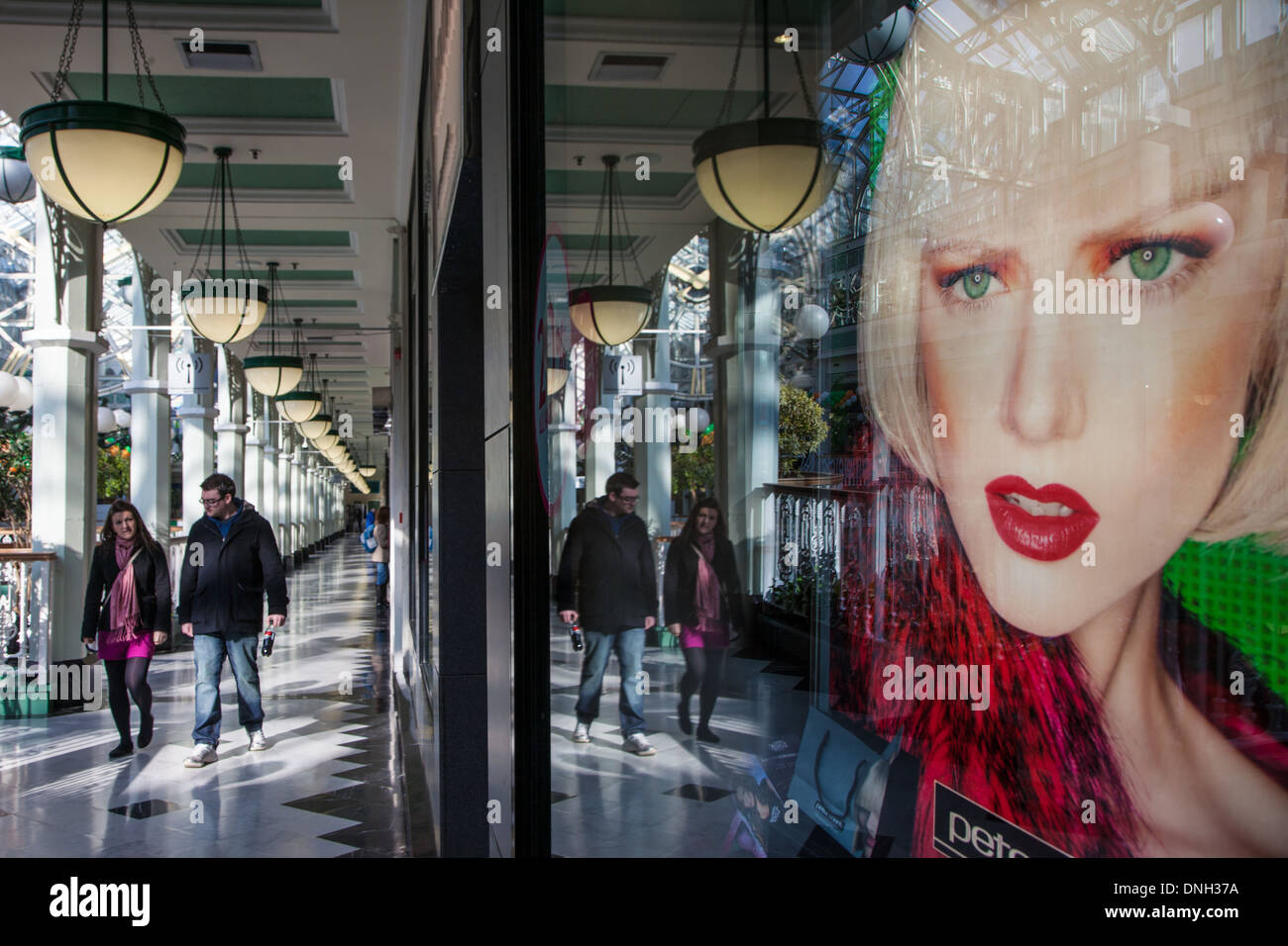 Galleria nel centro commerciale di Saint Stephen's Green Shopping Centre, Dublino, Irlanda Foto Stock