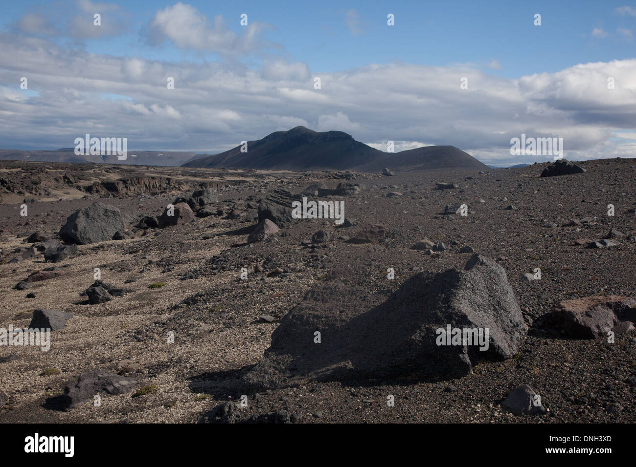 F 910 sentiero che conduce al vulcano ASKJA, deserto vulcanico e campo di lava, ALTIPIANI DI ISLANDA, NORDURLAND EYSTRA, centro orientale dell Islanda, EUROPA Foto Stock