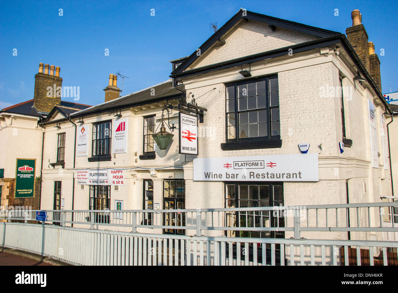 La piattaforma 5 Cinque Wine Bar Ristorante Ashford Kent Foto Stock