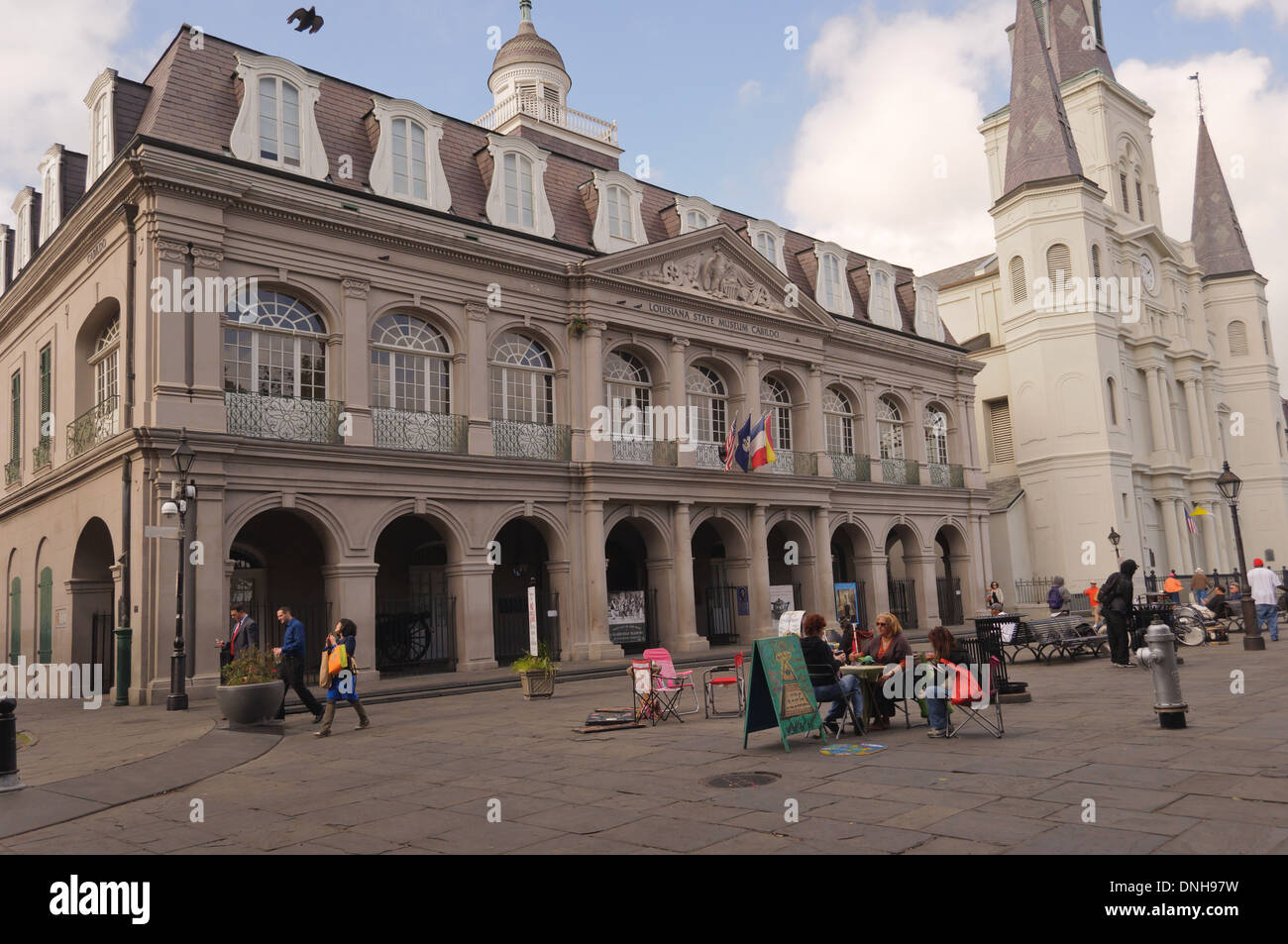 New Orleans Cabildo e la Cattedrale di San Louis in Jackson Square Foto Stock