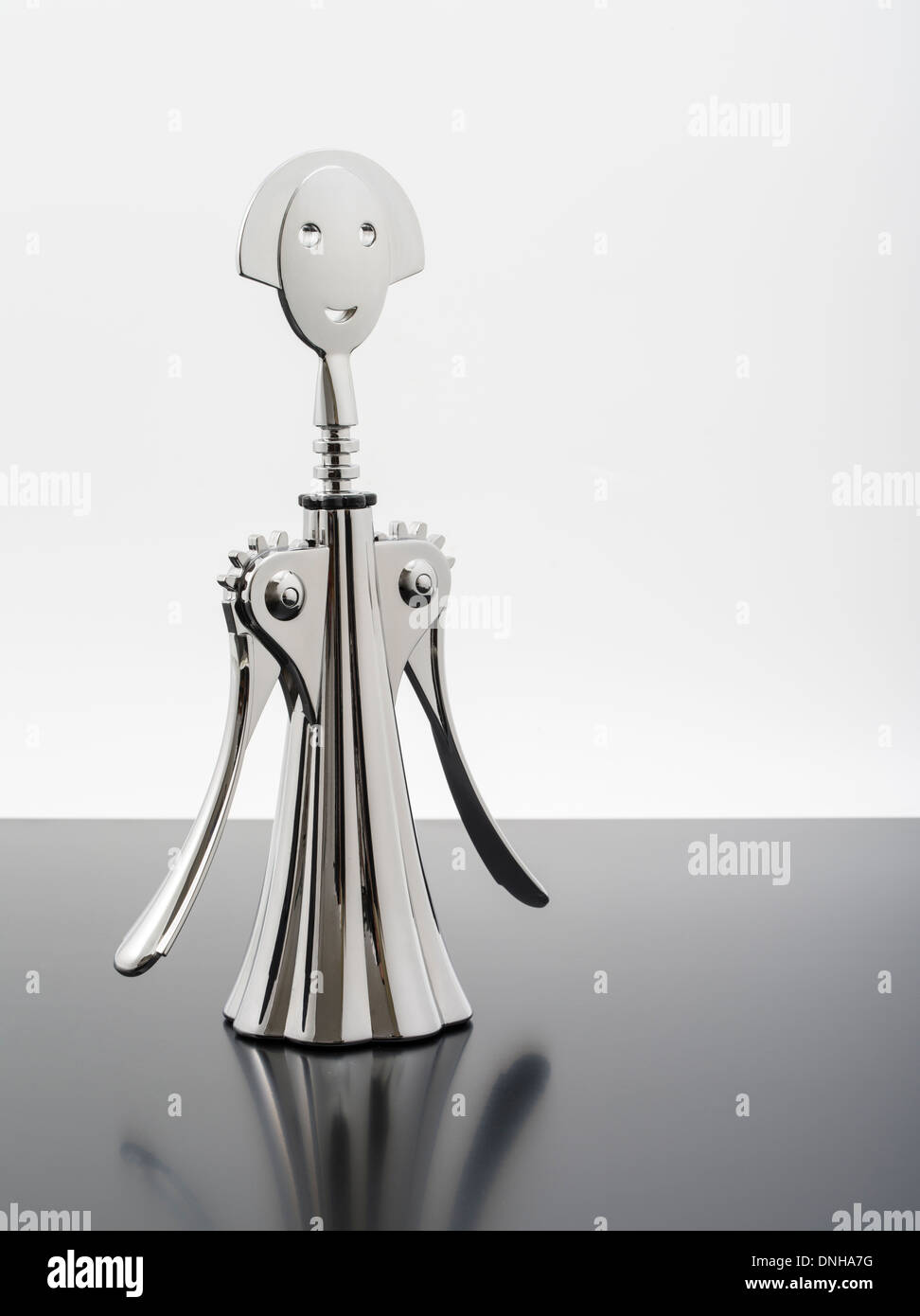Una di Alessi il cavatappi Anna G. progettato da Philippe Starck per Alessi. Design iconico in cucina / apparecchi elettrodomestici. Foto Stock