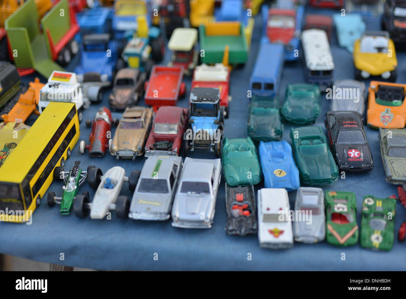 Vendita di Collector automobili giocattolo IN UN REDERIE (accozzaglia di vendita), Le Crotoy, Somme Picardia, Francia Foto Stock