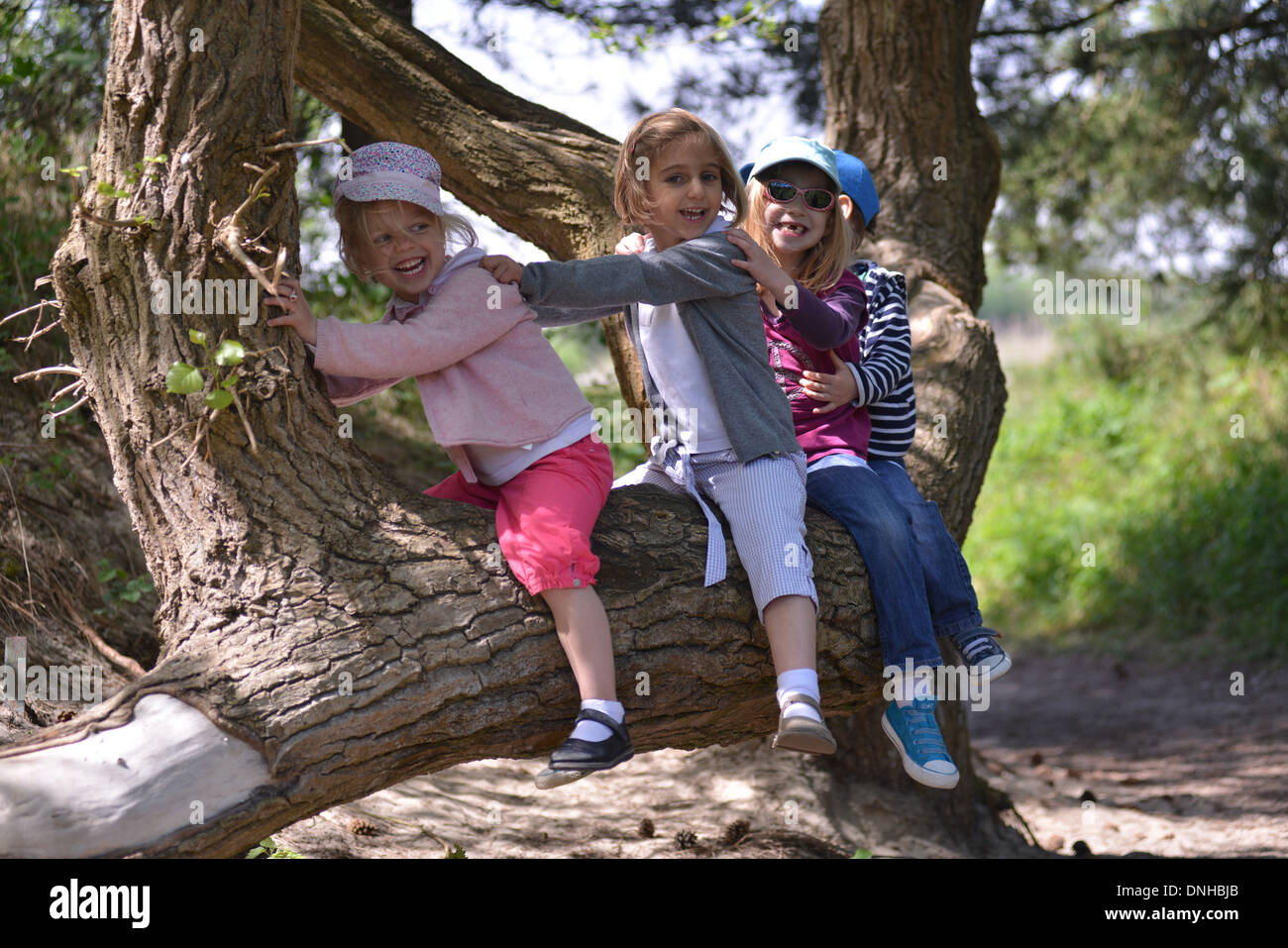 Parco del MARQUENTERRE, naturali riserva ornitologica, gruppo di bambini che giocano nel parco, la baia di Somme Picardia, Francia Foto Stock