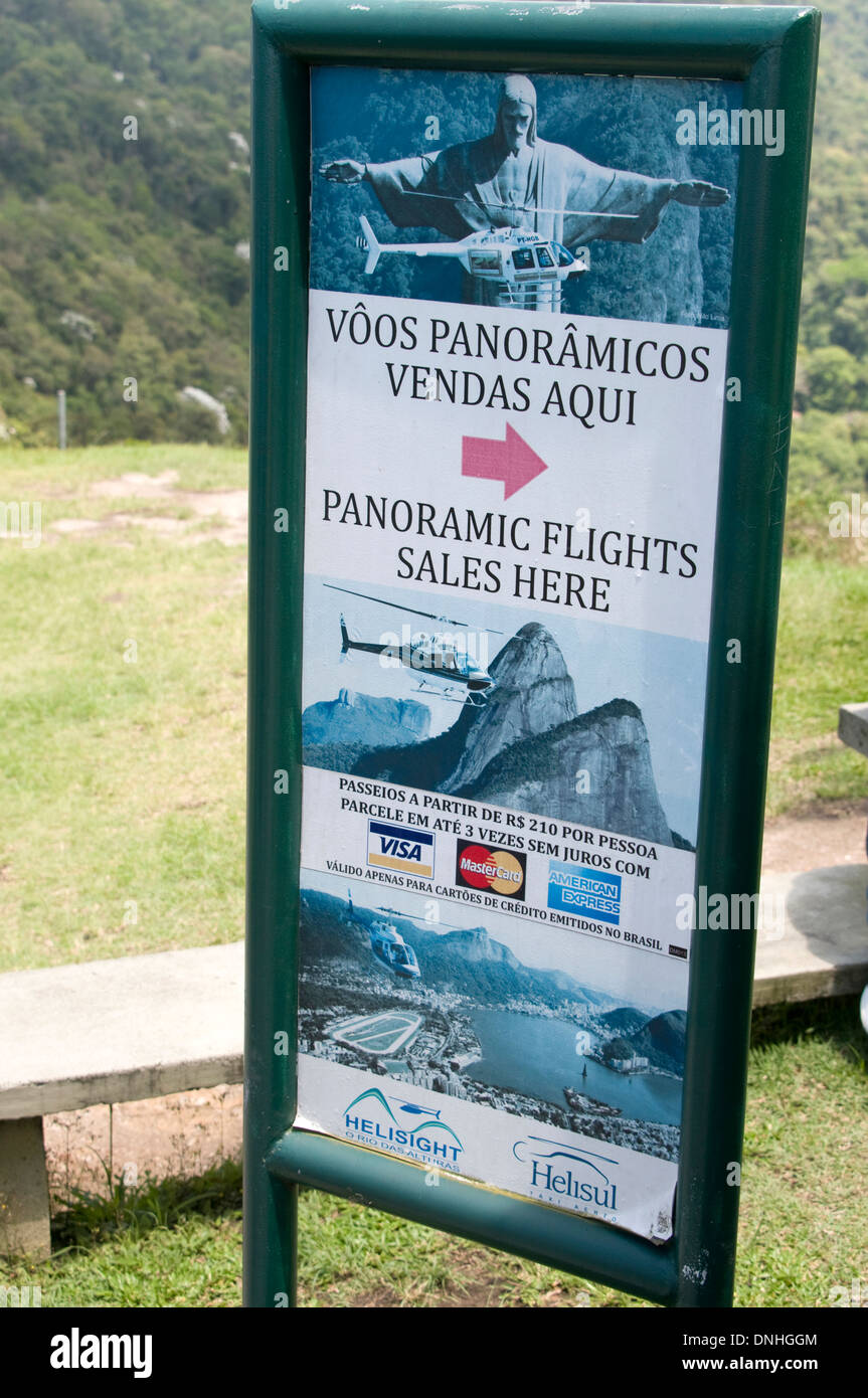 Un cartello turistico in elicottero nel Parco Nazionale di Tijuca vicino al Cristo Redentore a Rio de Janeiro, Brasile Foto Stock