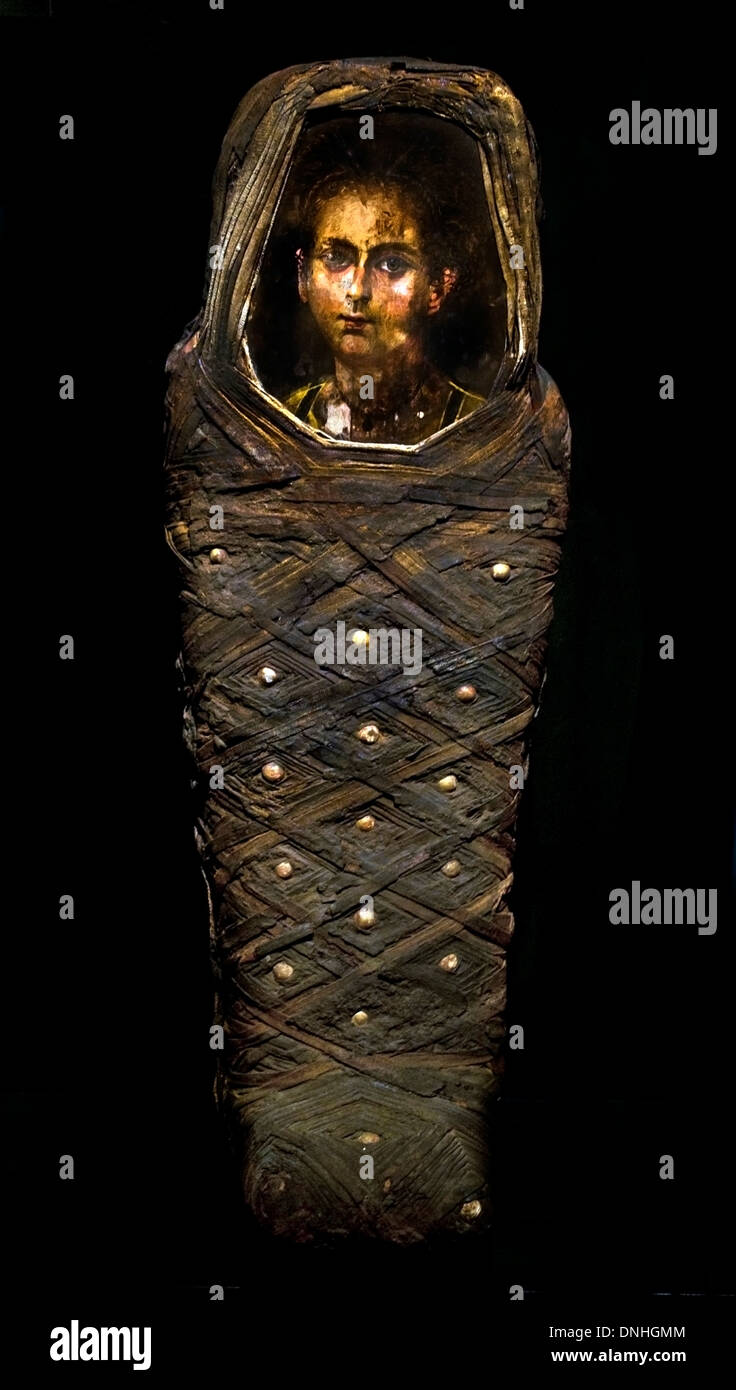 La mummia di un 4 anno di età del bambino tempo romano 80 Annuncio egiziano Egitto Foto Stock