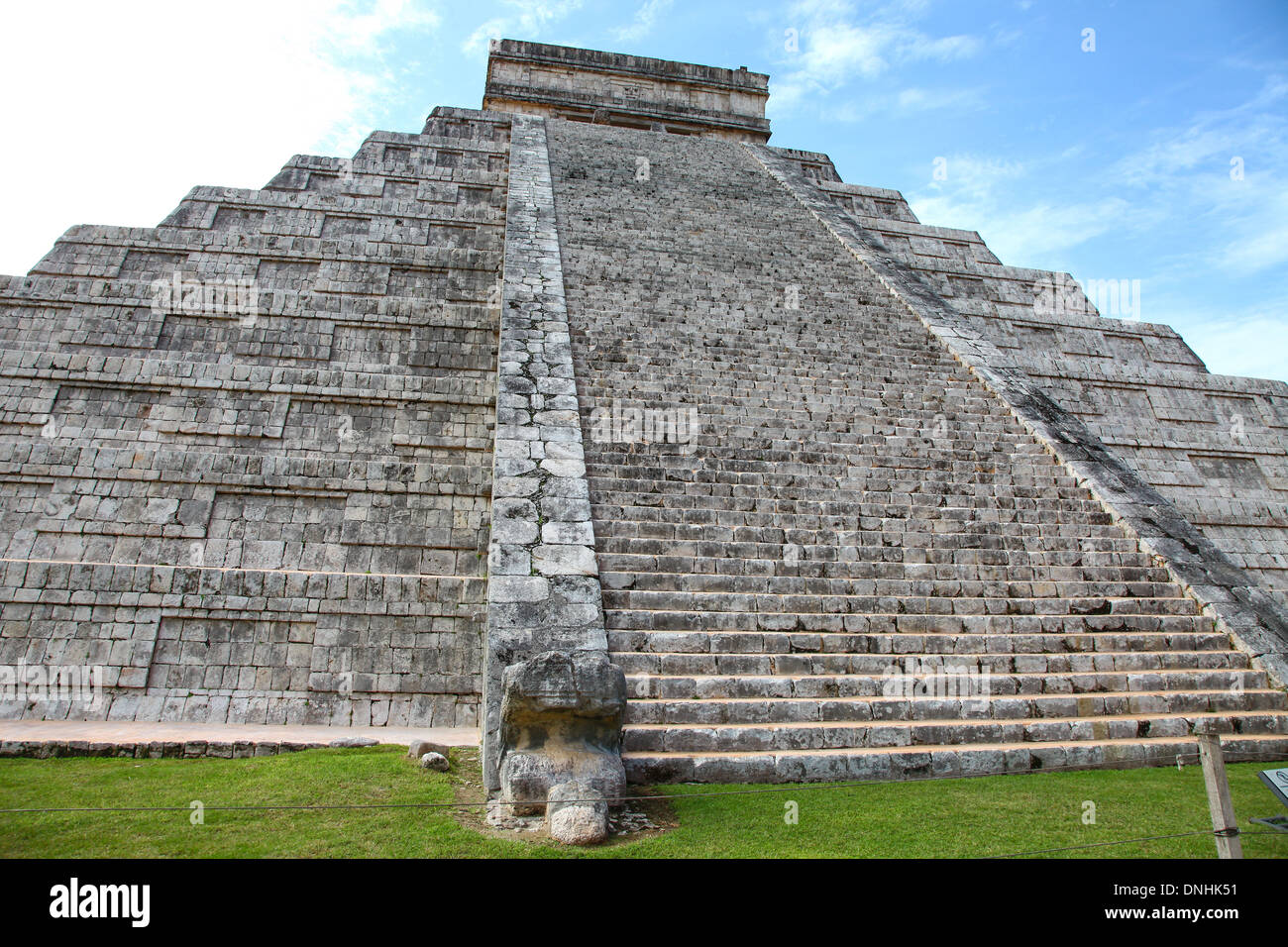 Piramide a gradini di Kukulkan, El Castillo Chichen Itza, rovine maya sulla penisola dello Yucatan Messico America del Nord Foto Stock