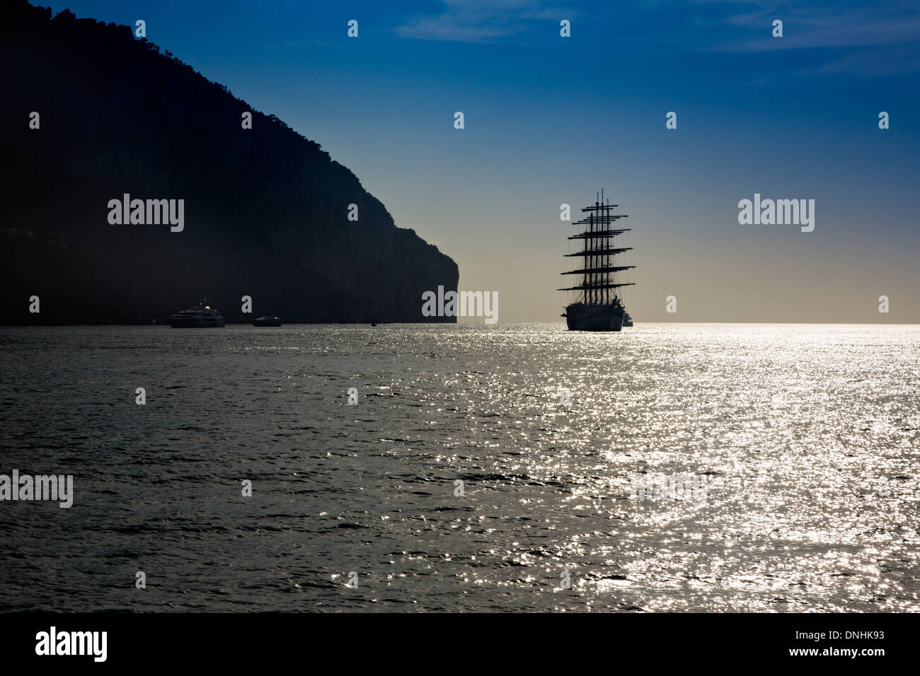 Nave a vela in mare, Capri, Campania, Italia Foto Stock