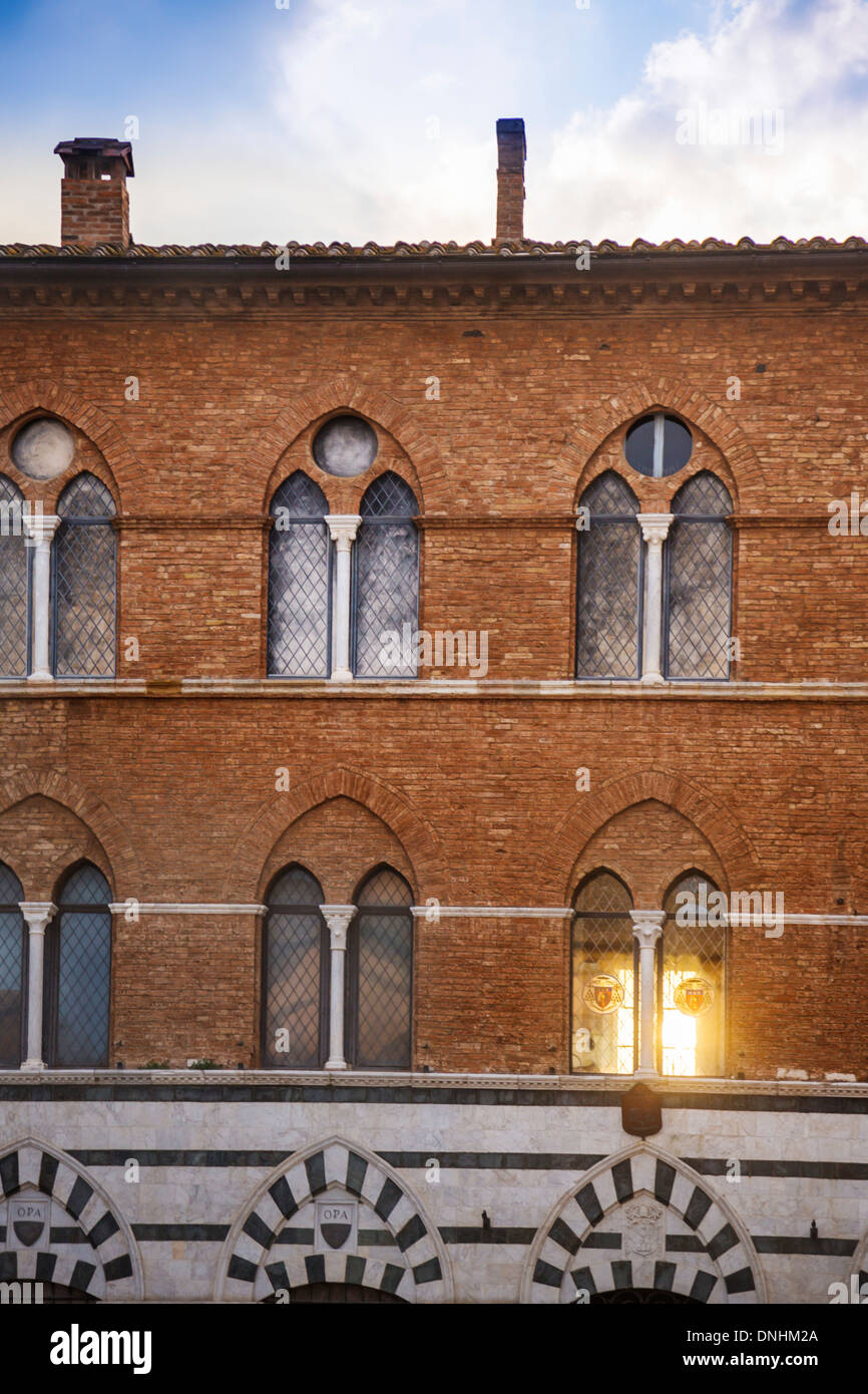 Facciata di un edificio storico, Siena, in provincia di Siena, Toscana, Italia Foto Stock
