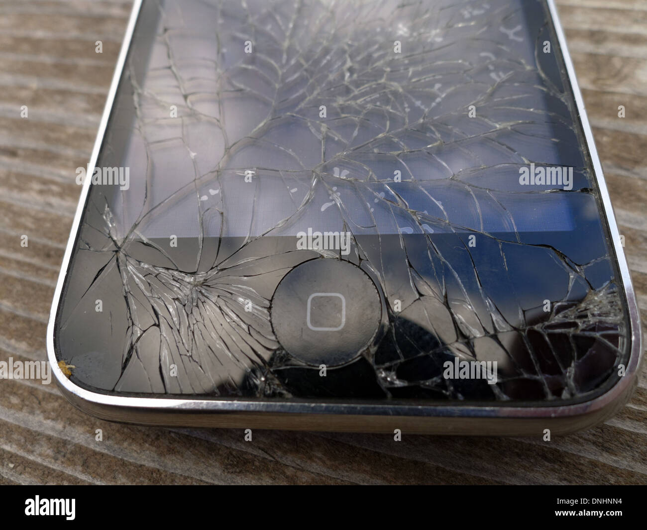 Un iPhone con schermo rotto Foto Stock