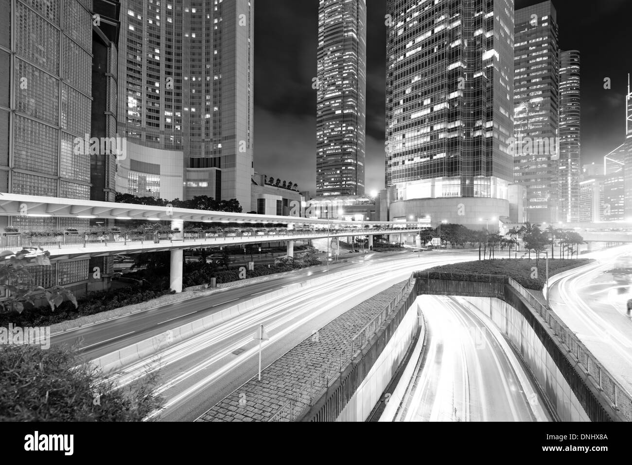 Hong Kong vista notturna con luce per auto Foto Stock