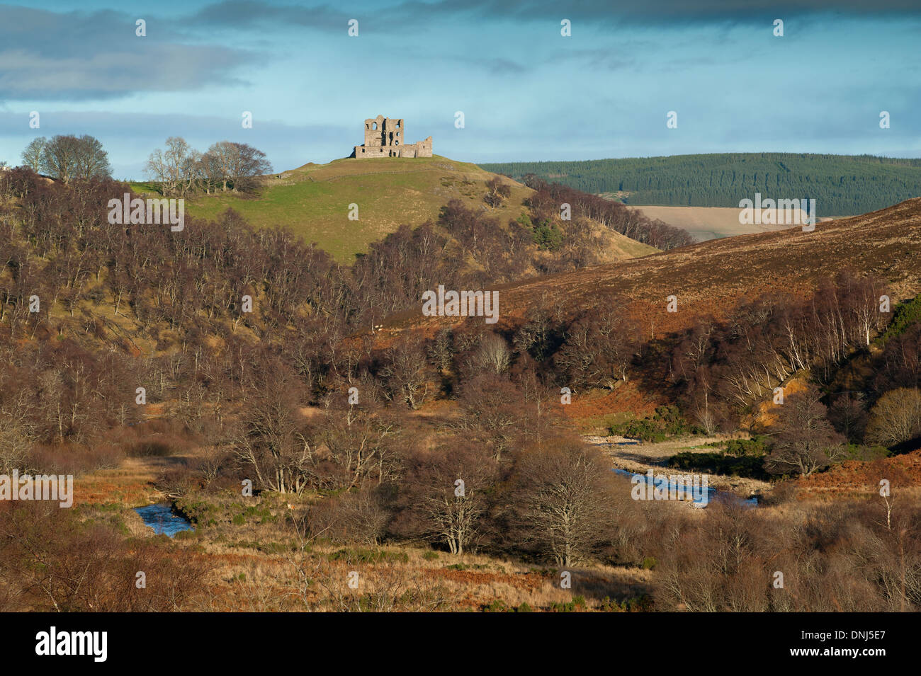 Il tetro hilltop le rovine del castello di Auchindoun vicino a Dufftown, Morayshire. Grampian regione. SCO 9174 Foto Stock