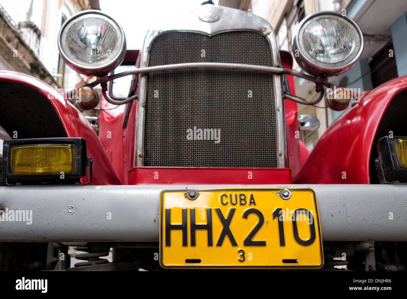 Piastra di licenza su una vecchia macchina americana, Havana, Cuba, CARAIBI Foto Stock