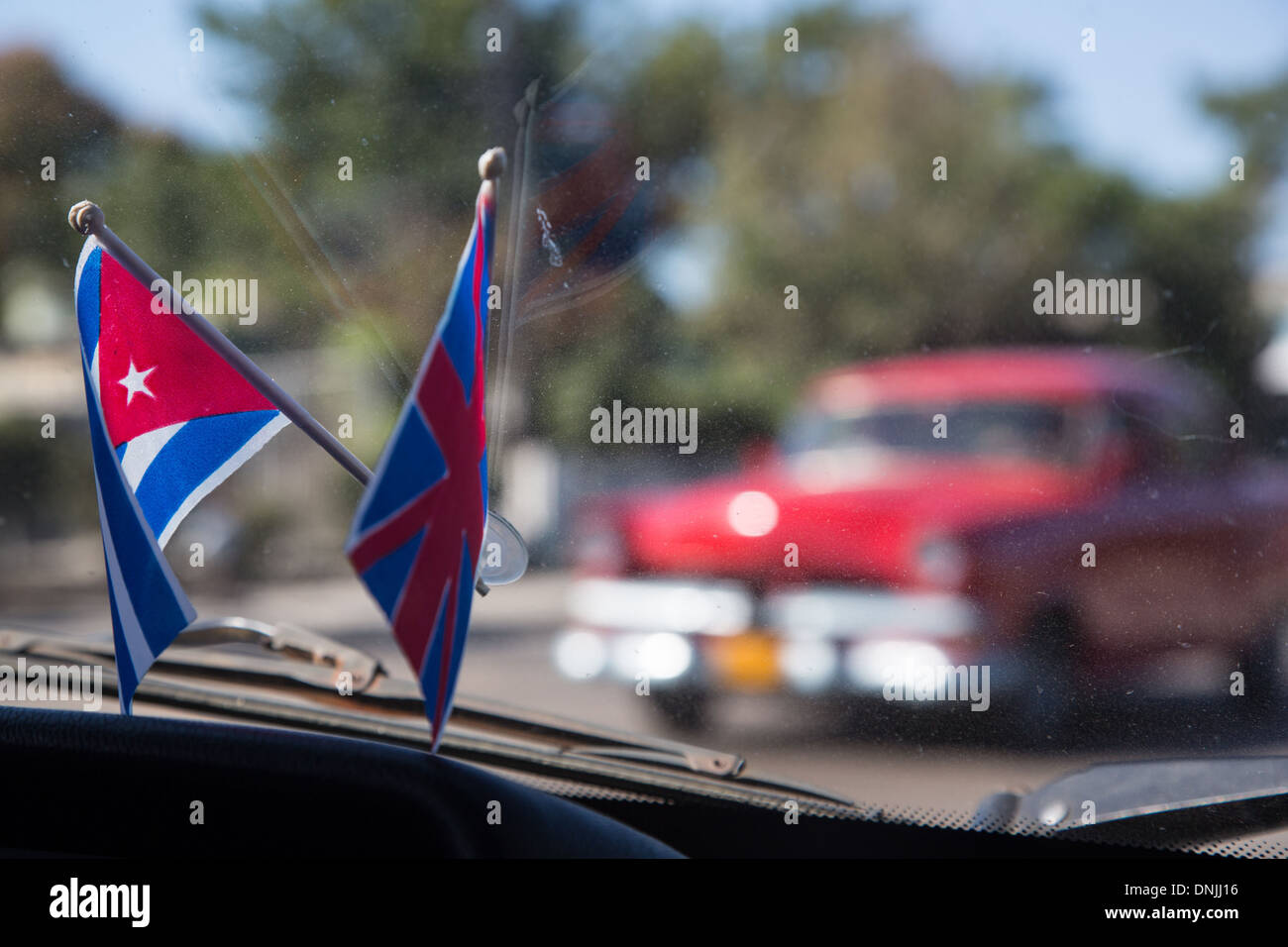 Bandiera di CUBA IN UN TAXI, Havana, Cuba, CARAIBI Foto Stock