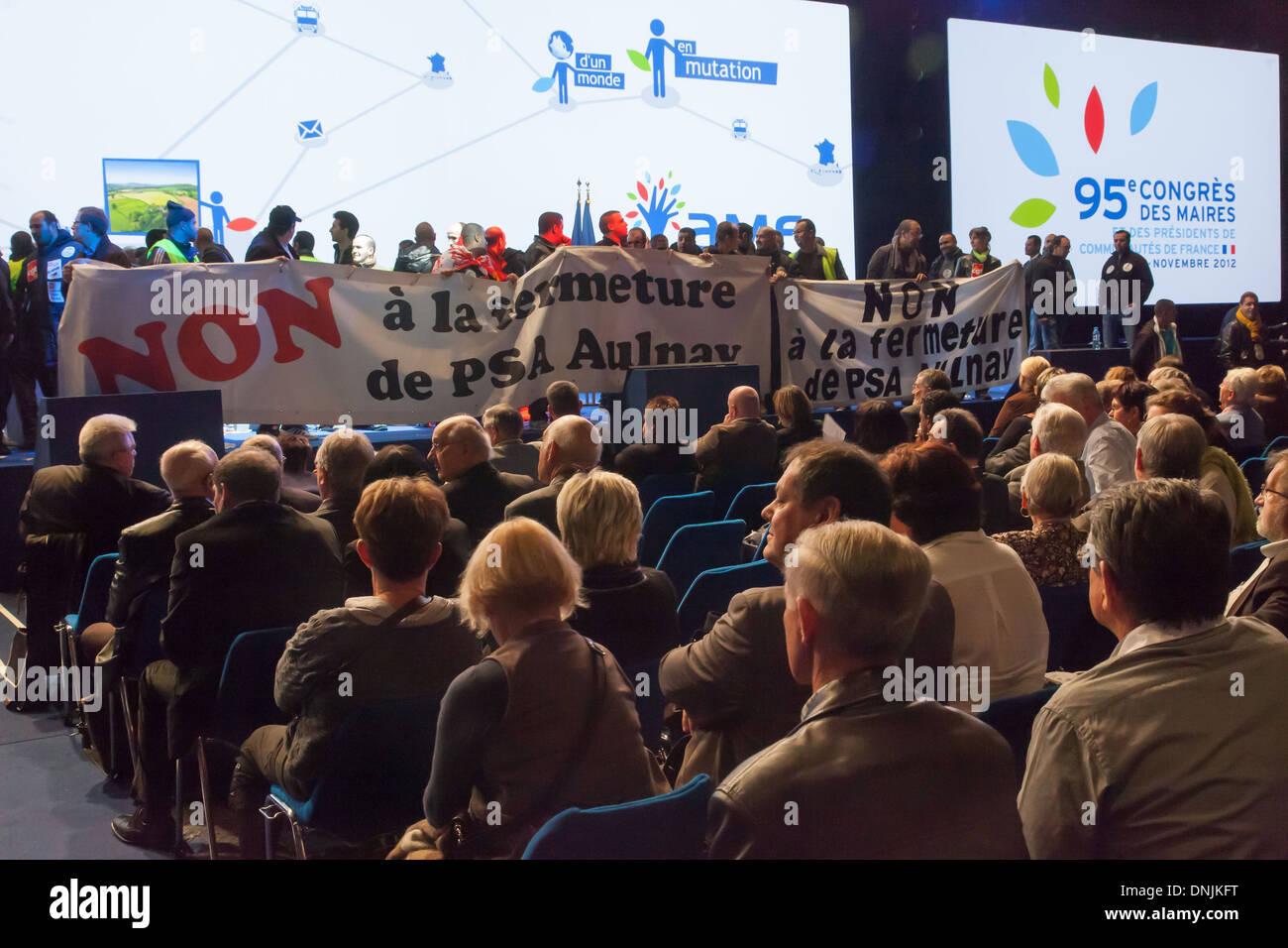 MARYLISE LEBRANCHU, ministro per la riforma dello stato e la decentralizzazione, ARRESTATO IL SUO INTERVENTO QUANDO I DIPENDENTI DALLA FABBRICA DI PSA IN AULNAY È VENUTO A DIMOSTRARE CONTRO LICENZIAMENTI, 95esimo CONGRESSO DEI SINDACI FRANCESI E I LEADER DELLE COMUNITÀ DI FRANCIA Foto Stock